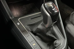 Harmaa Volkswagen Taigo 2022 kuva 28.