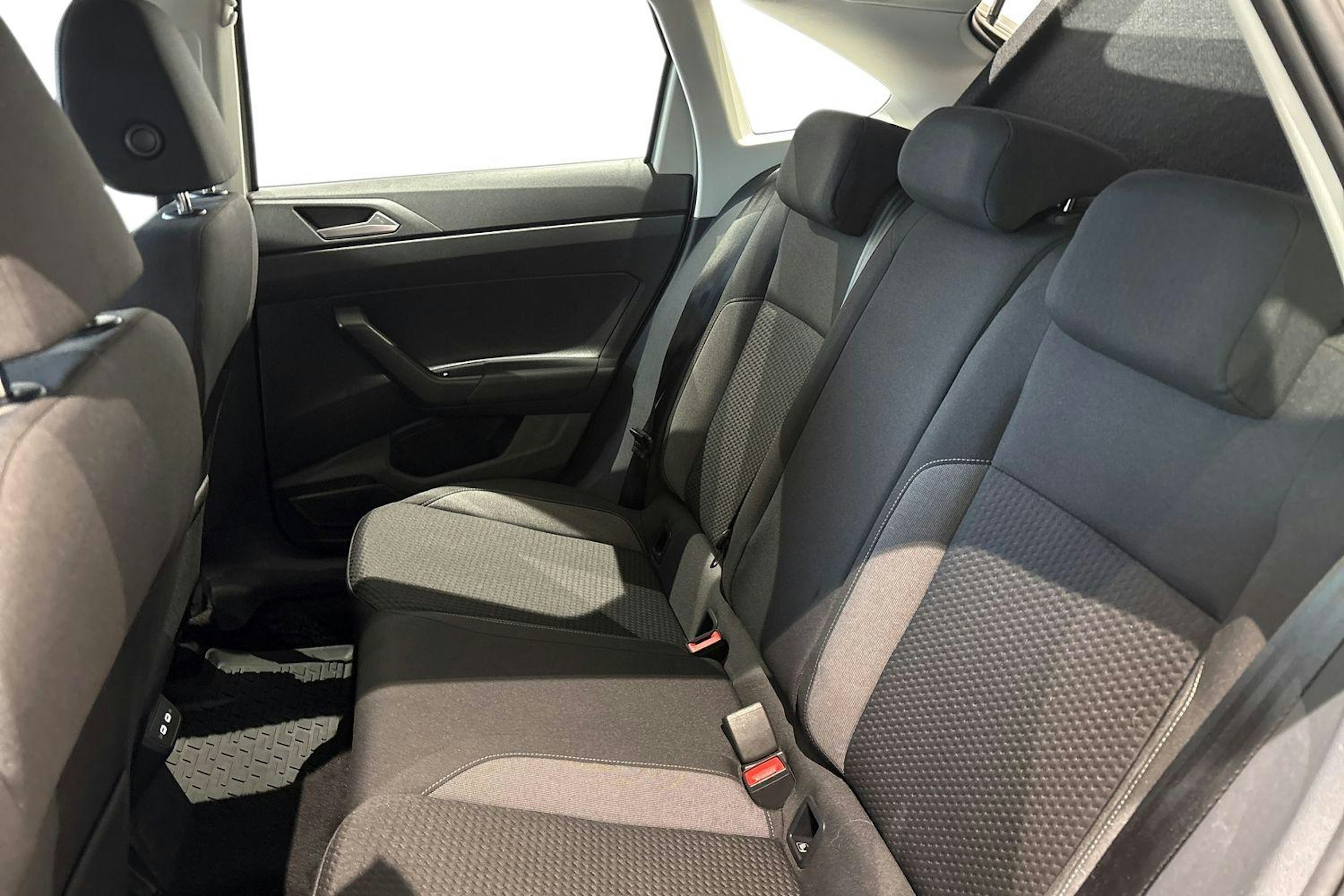 harmaa Volkswagen Taigo 2022 kuva 10.