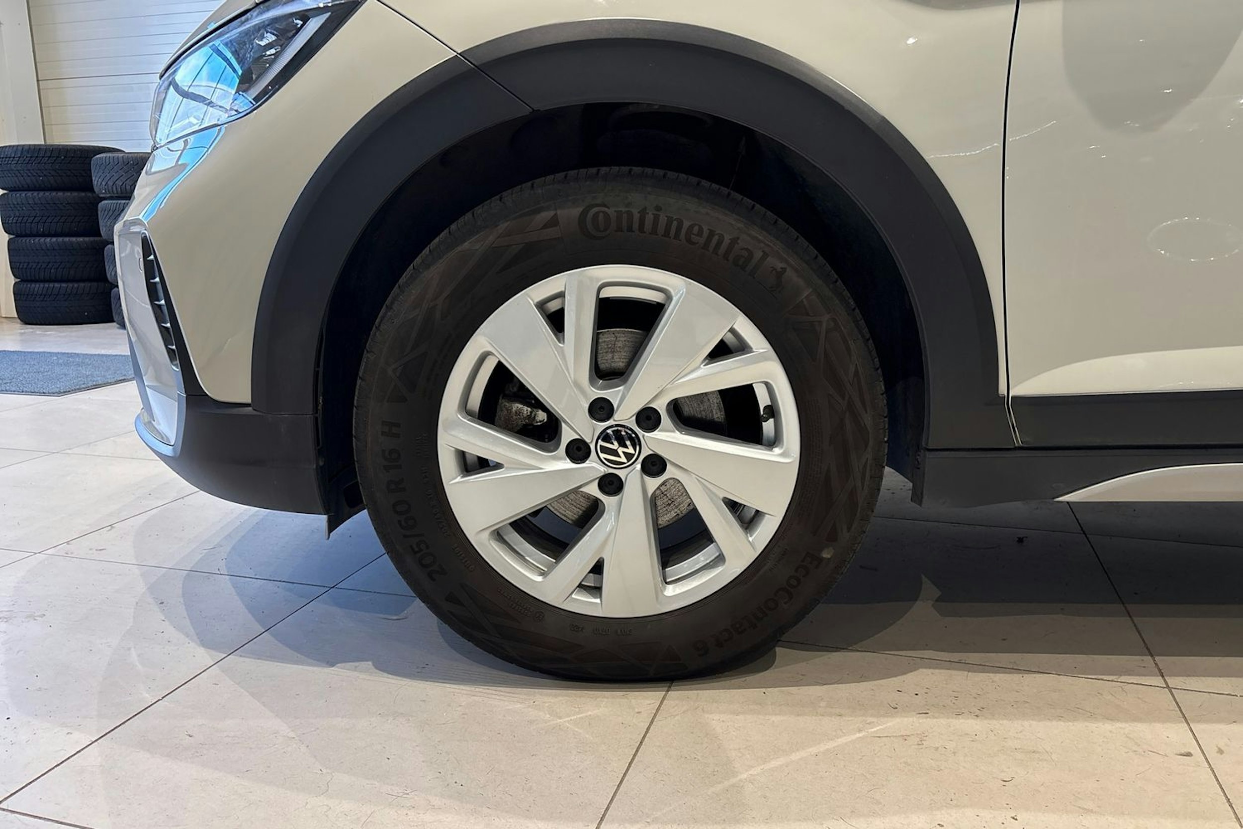 harmaa Volkswagen Taigo 2022 kuva 11.