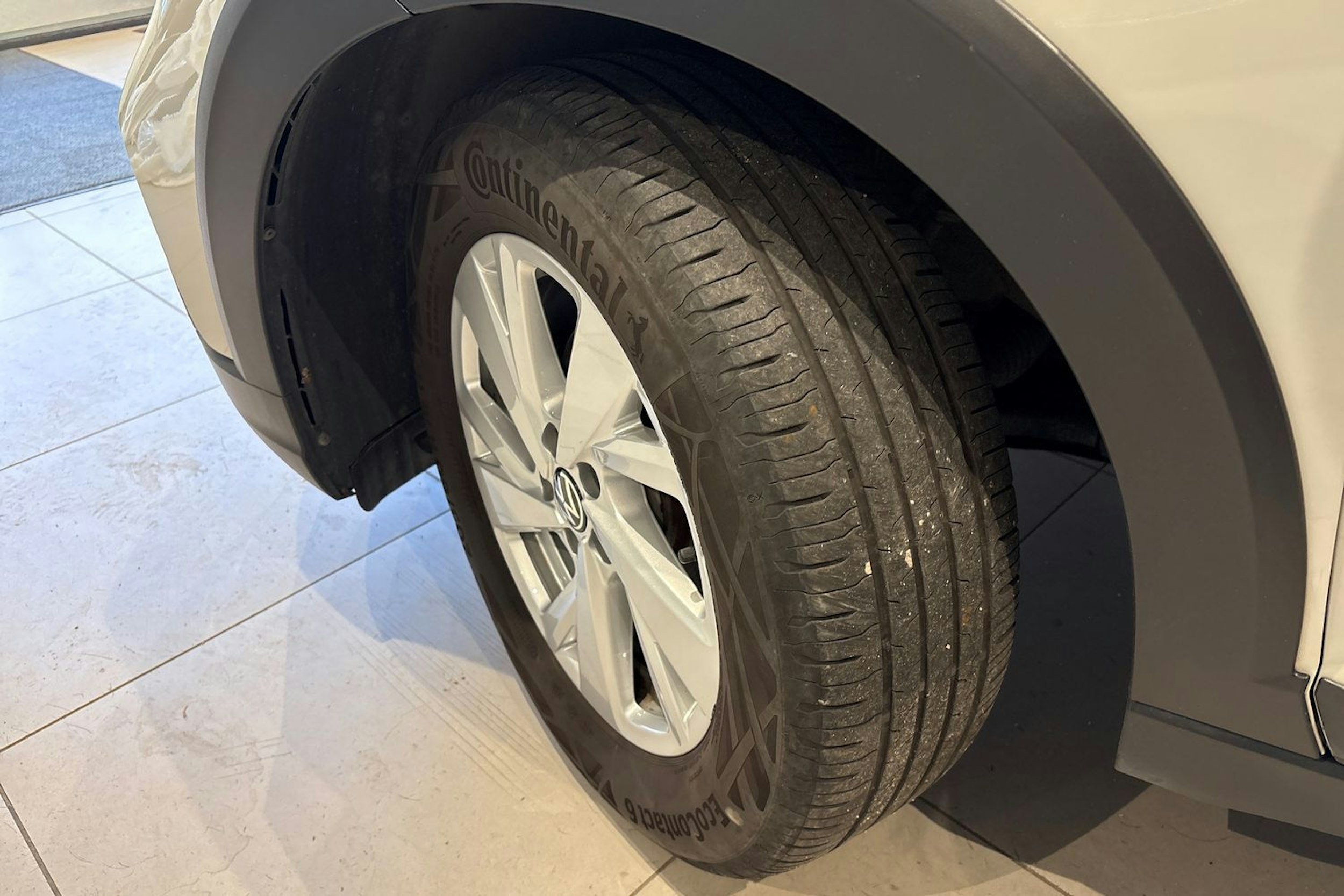 harmaa Volkswagen Taigo 2022 kuva 13.