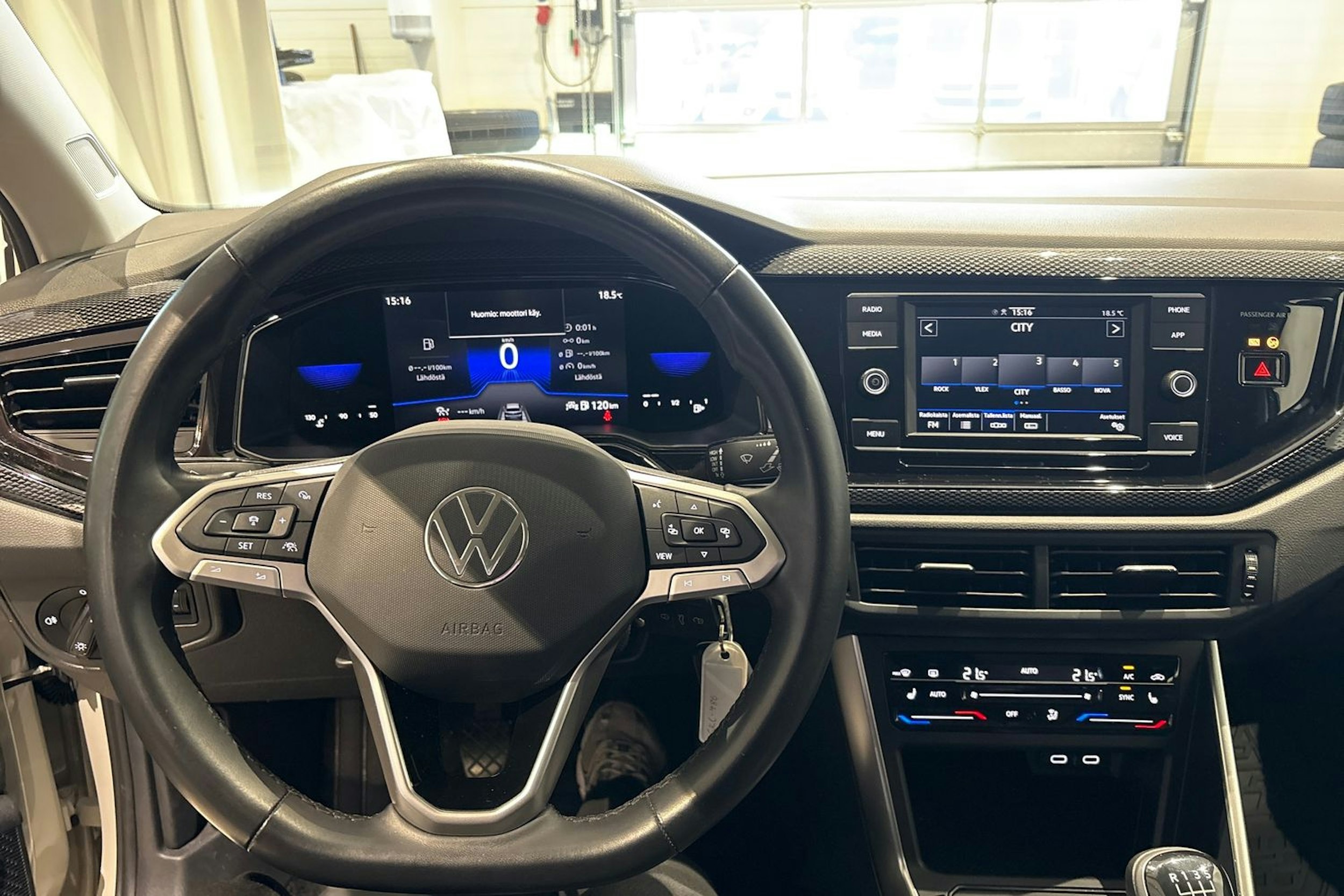 harmaa Volkswagen Taigo 2022 kuva 14.