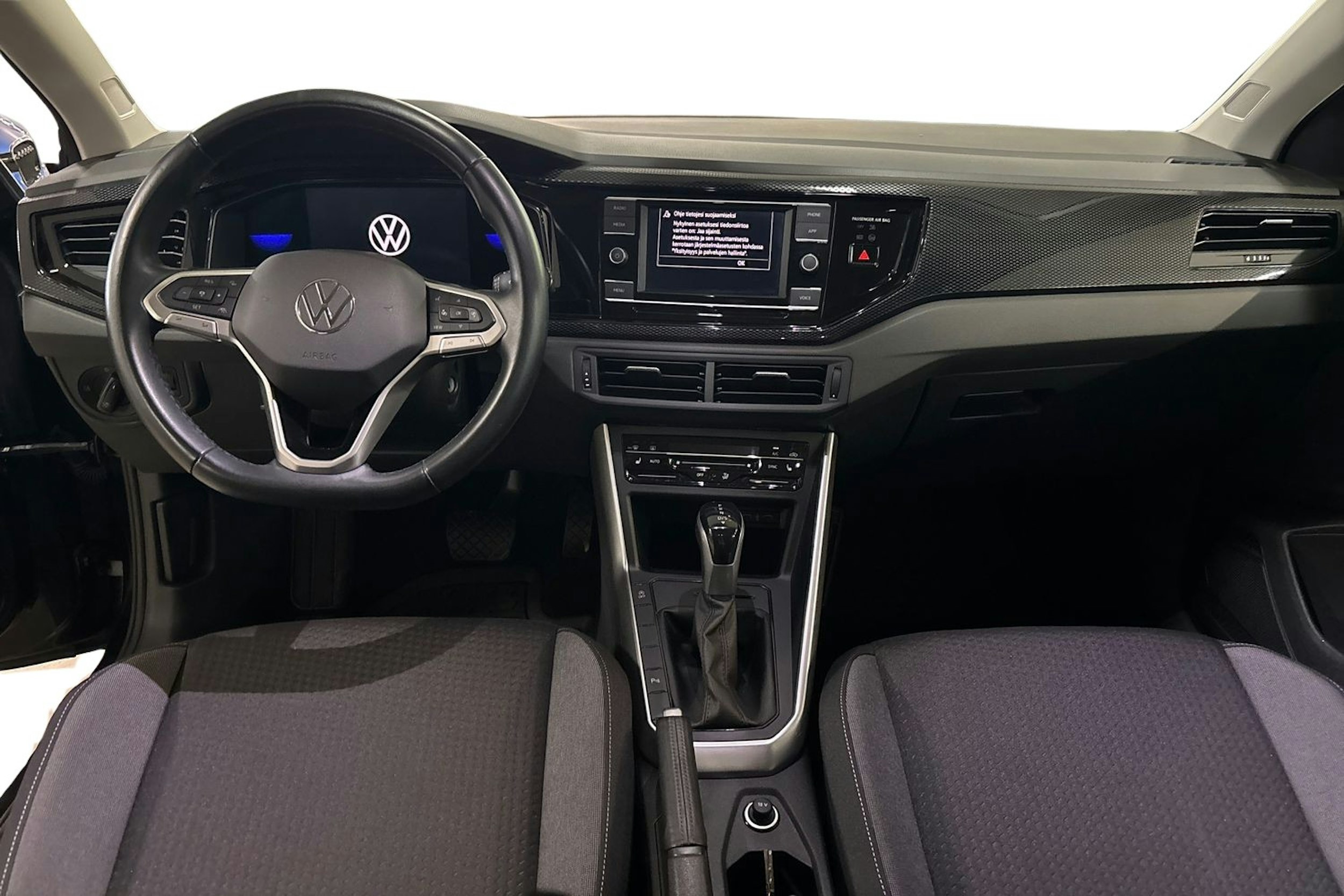 musta Volkswagen Taigo 2022 kuva 9.