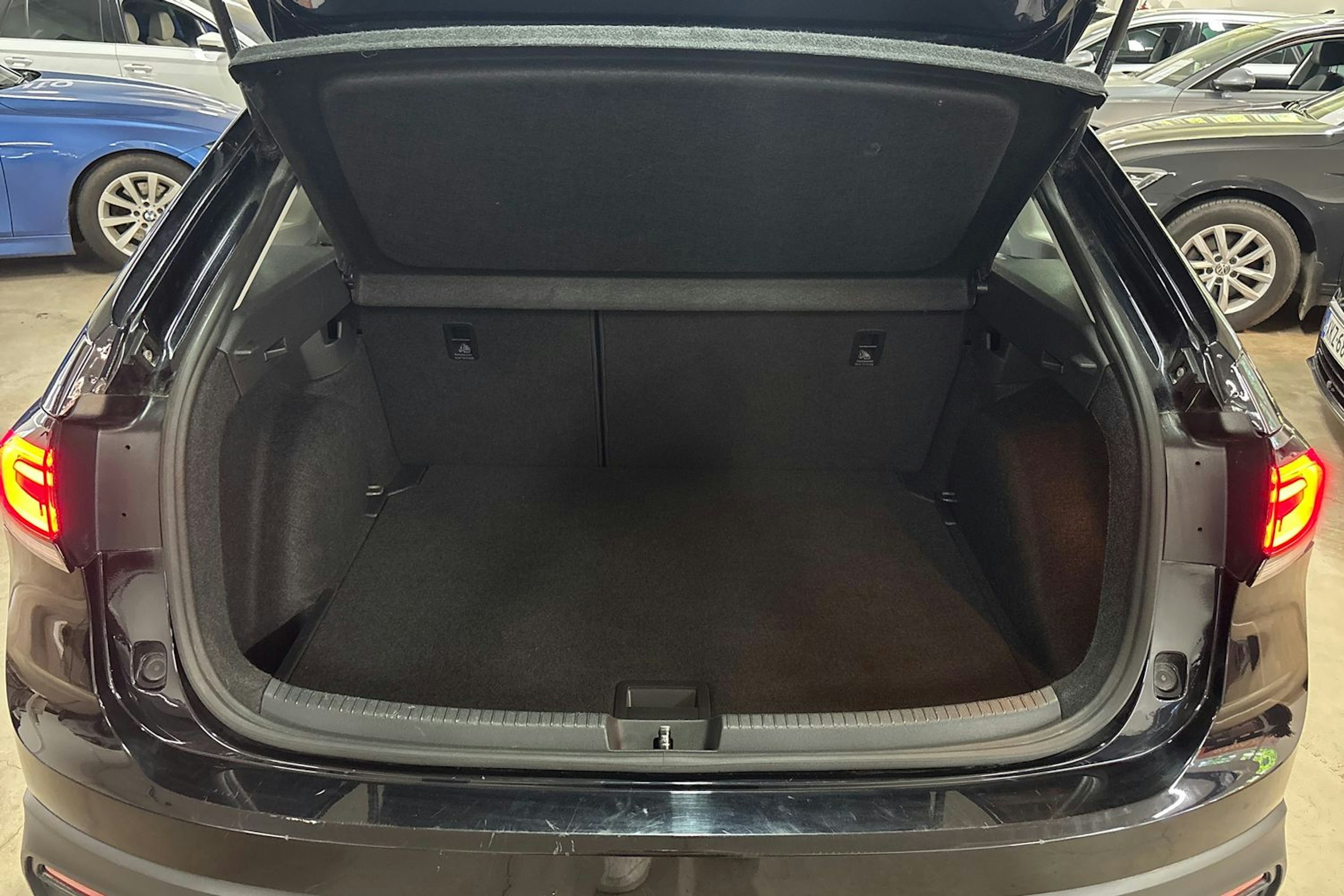 musta Volkswagen Taigo 2022 kuva 23.