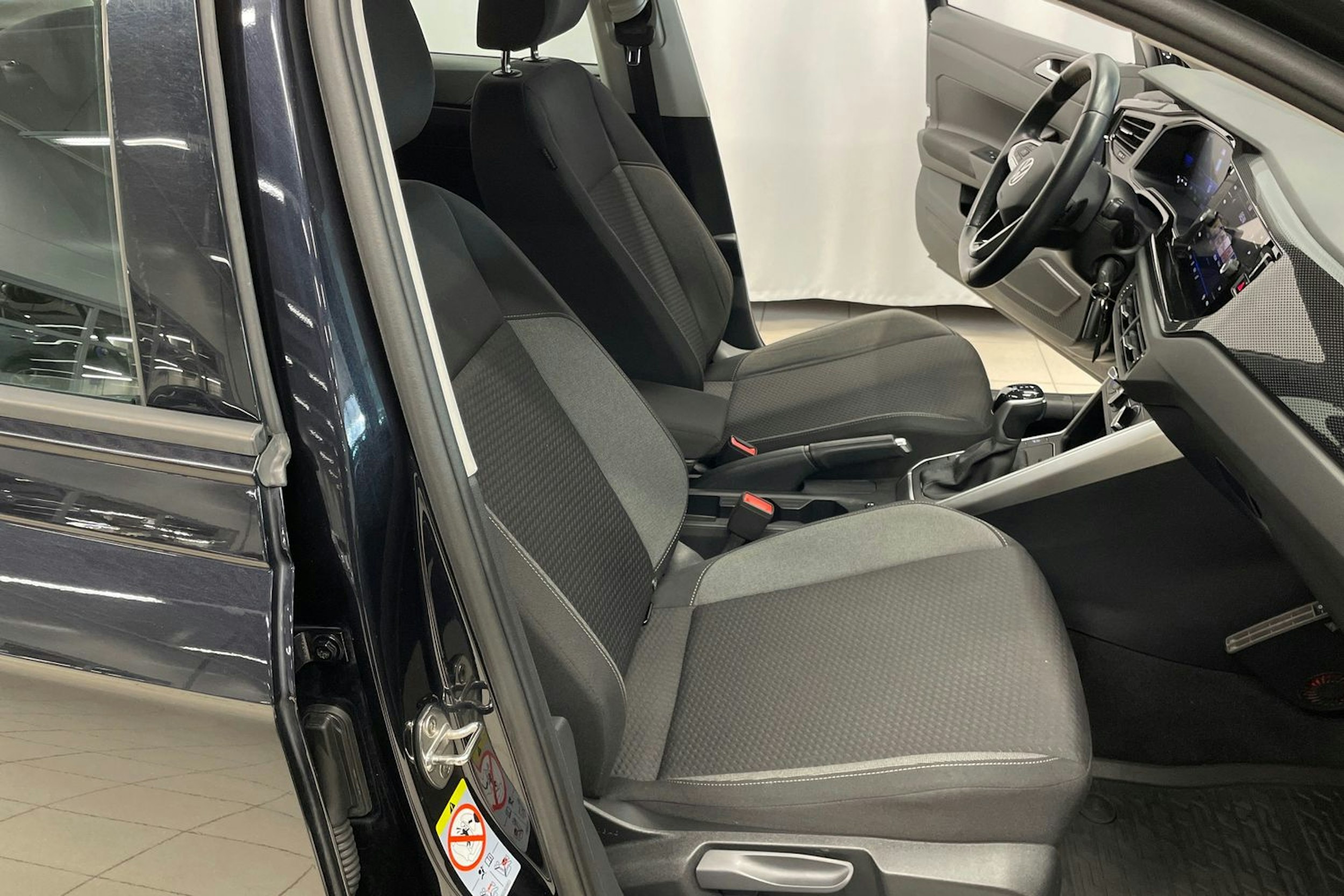 Musta Volkswagen Taigo 2022 kuva 22.