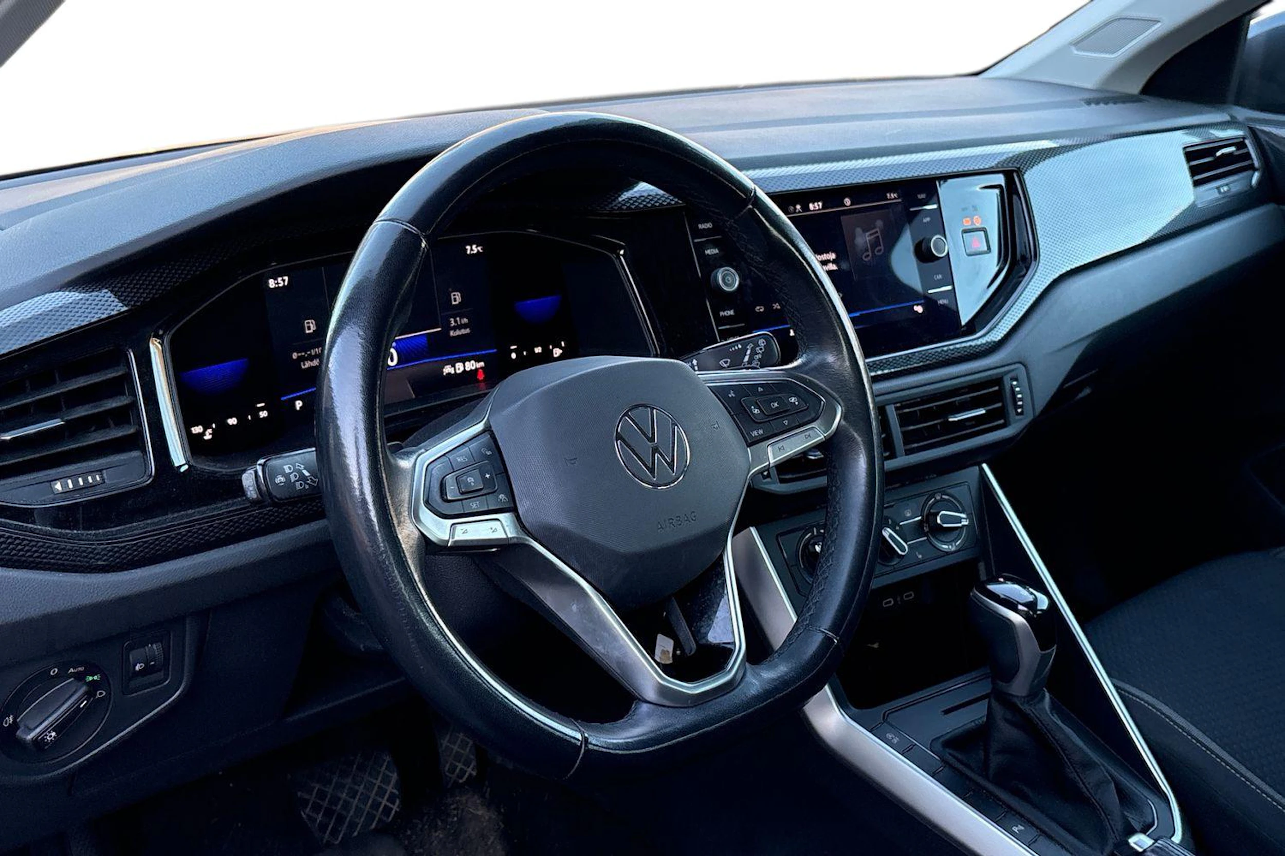 harmaa Volkswagen Taigo 2022 kuva 3.