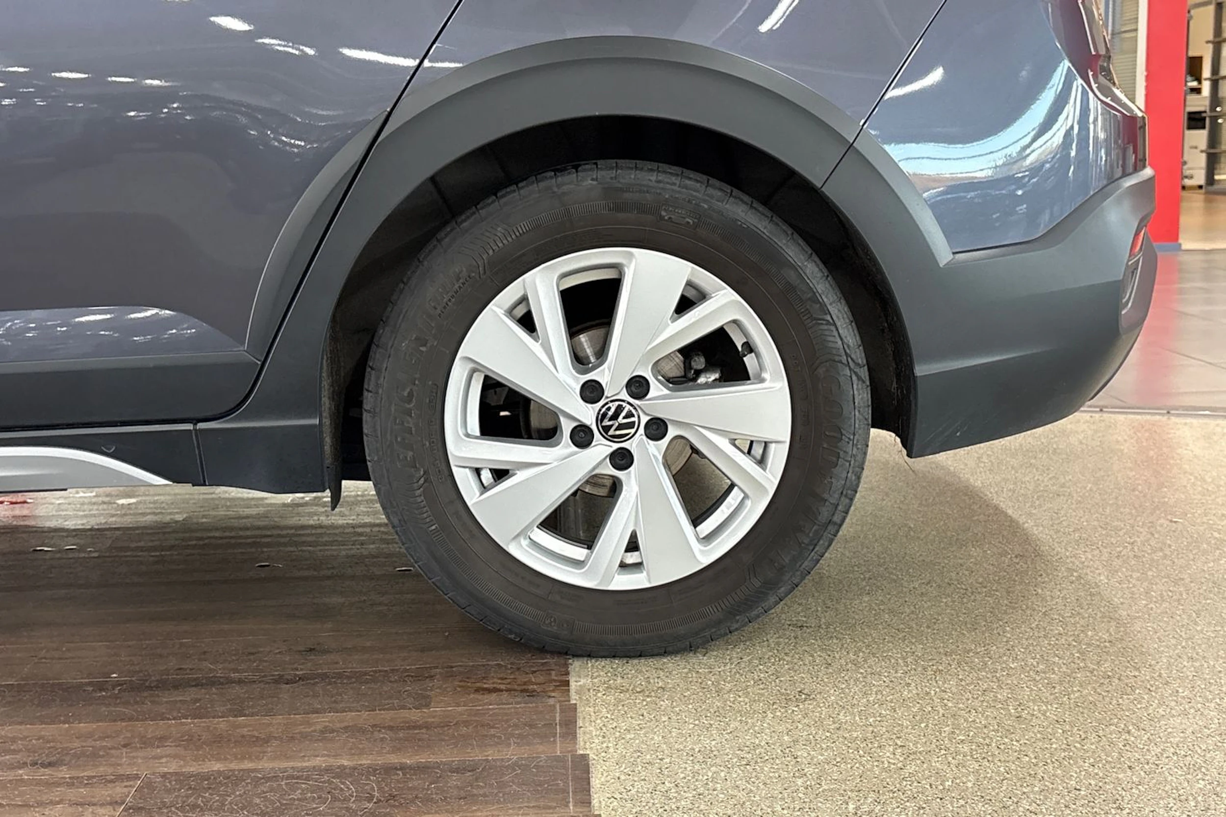harmaa Volkswagen Taigo 2022 kuva 13.