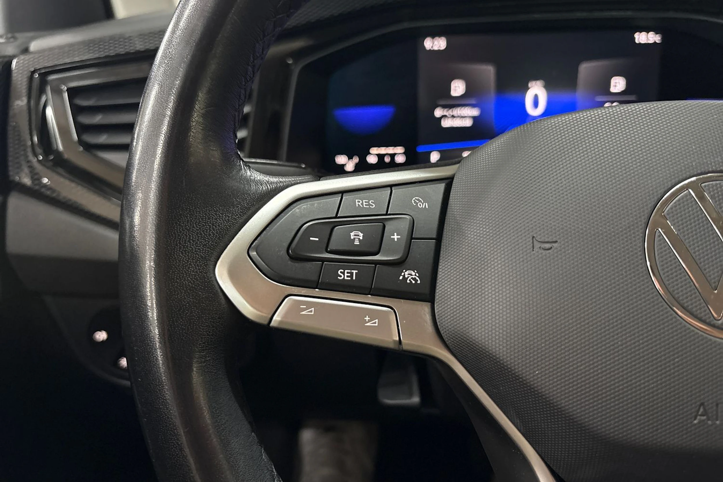 harmaa Volkswagen Taigo 2022 kuva 16.