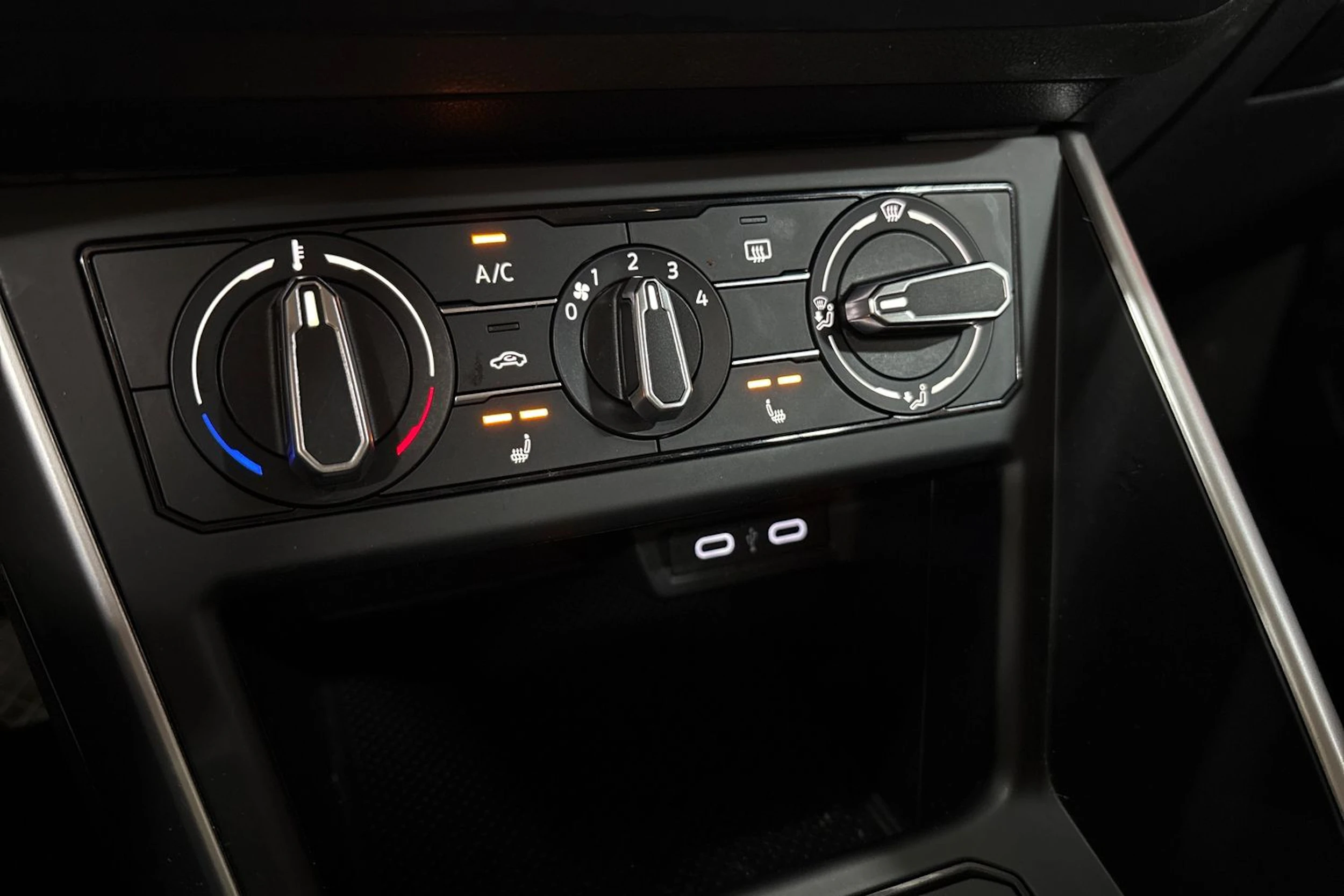 harmaa Volkswagen Taigo 2022 kuva 23.