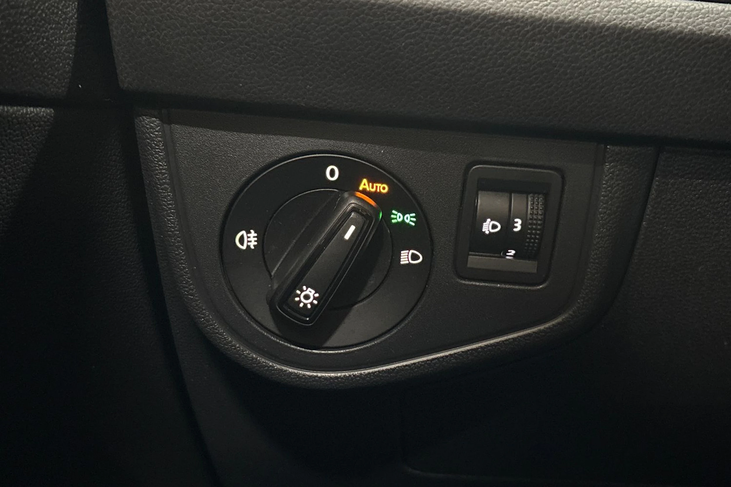 harmaa Volkswagen Taigo 2022 kuva 25.