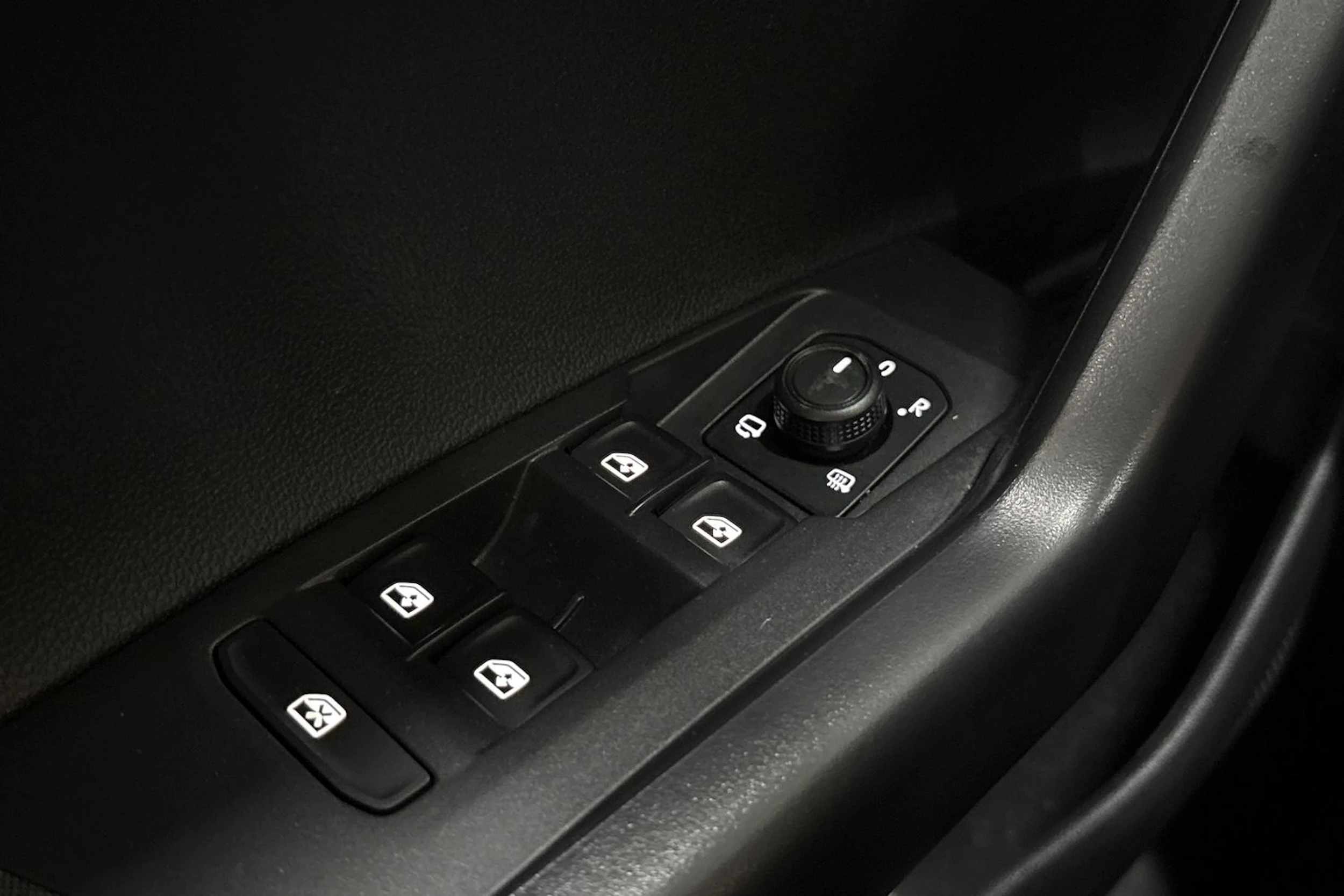 harmaa Volkswagen Taigo 2022 kuva 26.