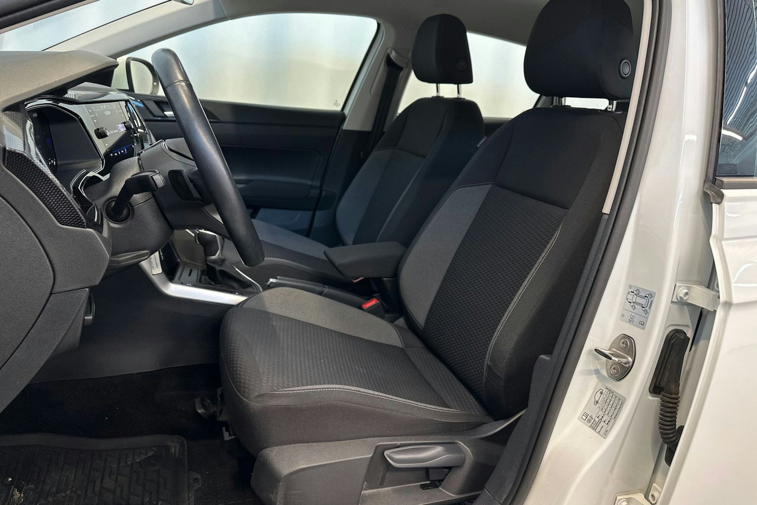 valkoinen Volkswagen Taigo 2022 kuva 11.