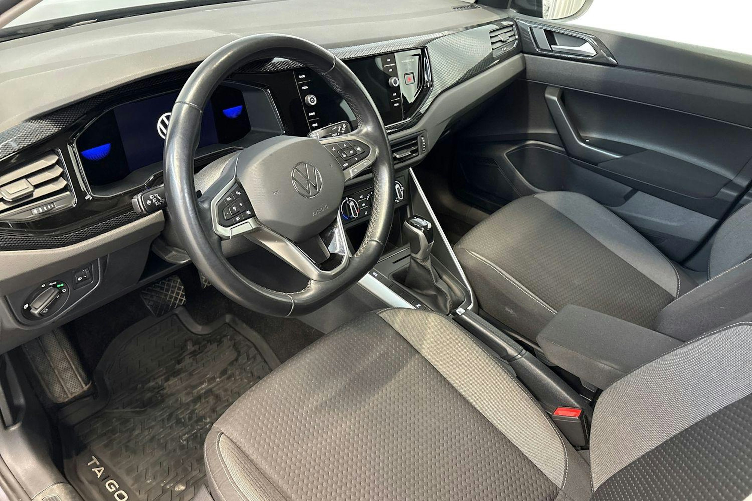 harmaa Volkswagen Taigo 2022 kuva 7.