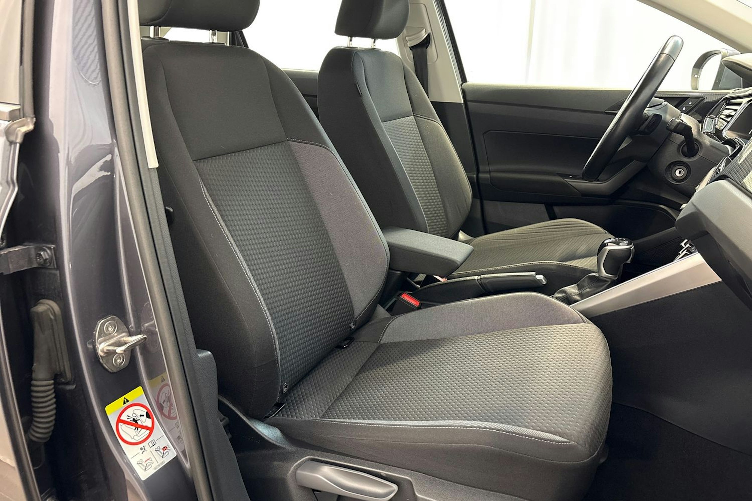 harmaa Volkswagen Taigo 2022 kuva 15.