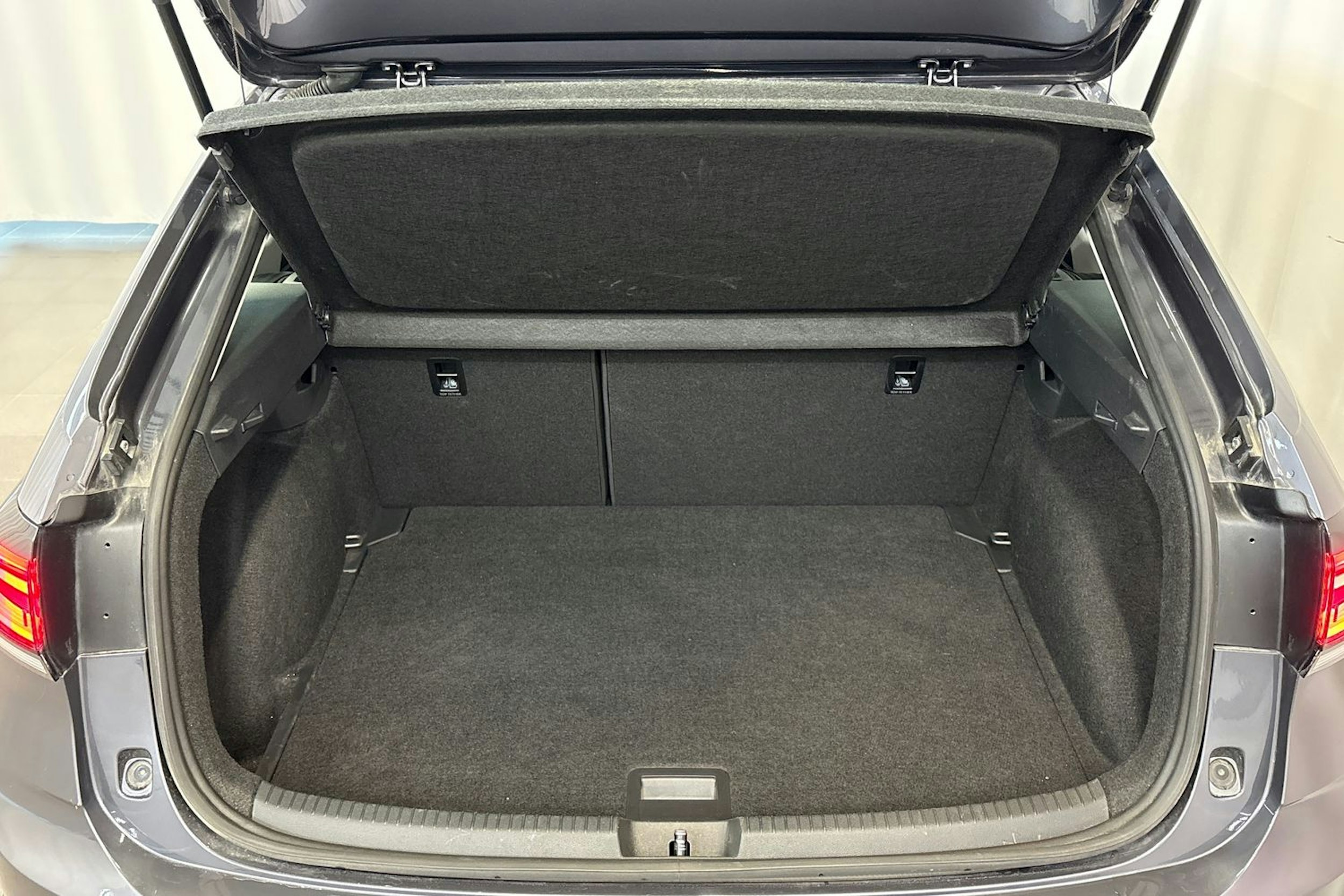 harmaa Volkswagen Taigo 2022 kuva 16.