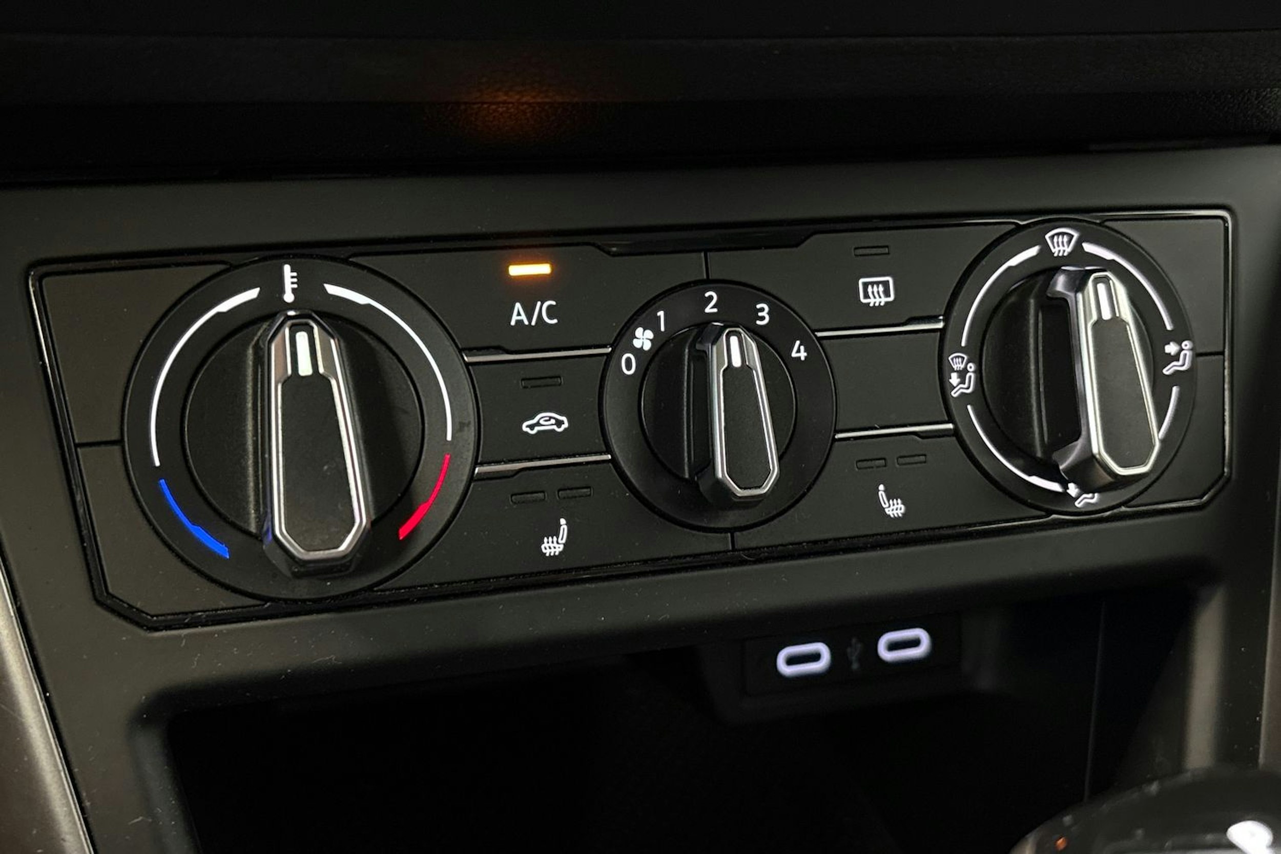 harmaa Volkswagen Taigo 2022 kuva 23.