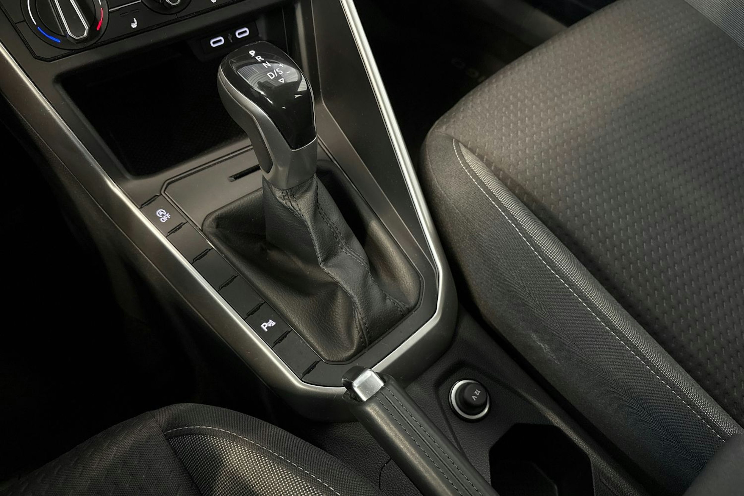 harmaa Volkswagen Taigo 2022 kuva 24.