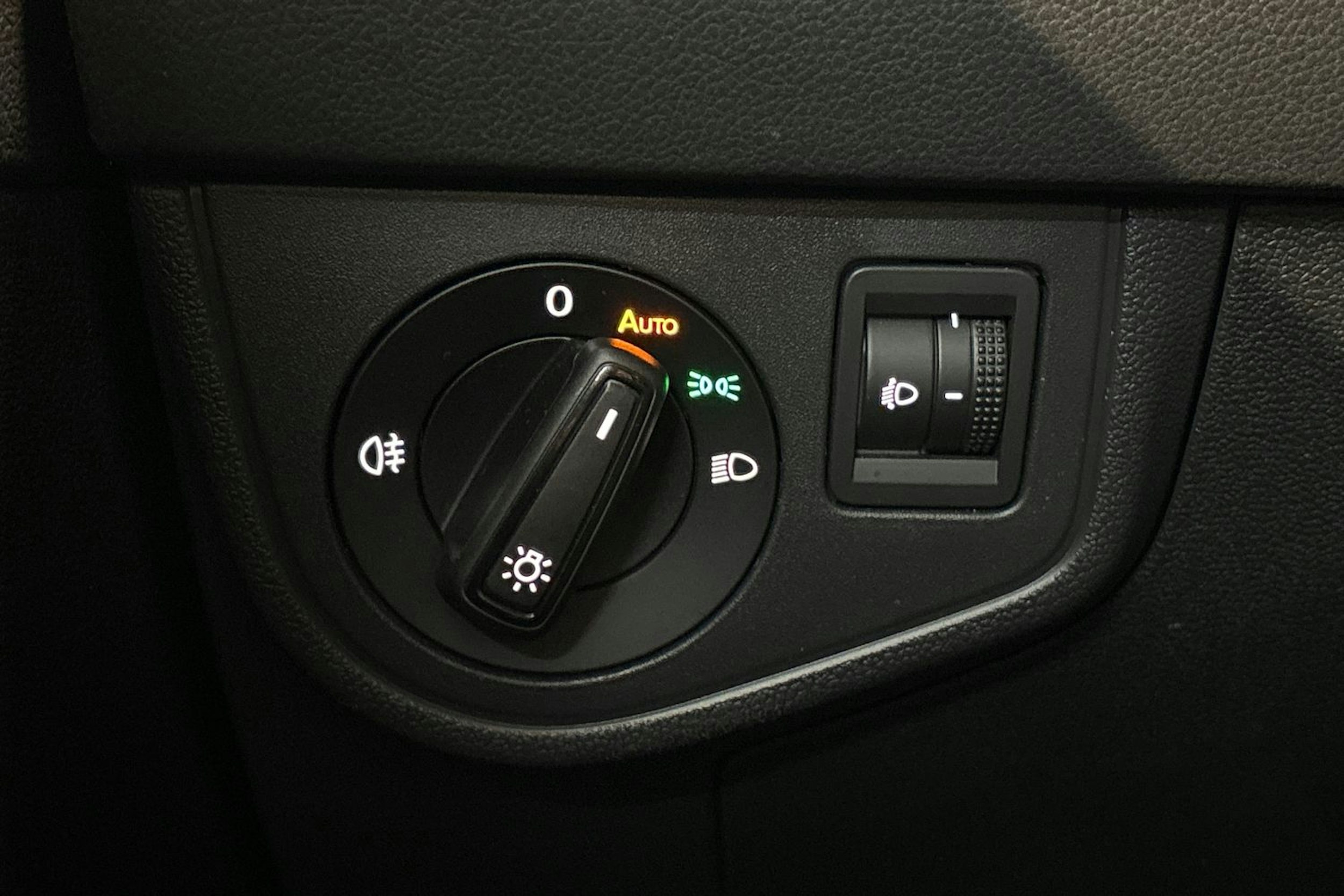 harmaa Volkswagen Taigo 2022 kuva 27.