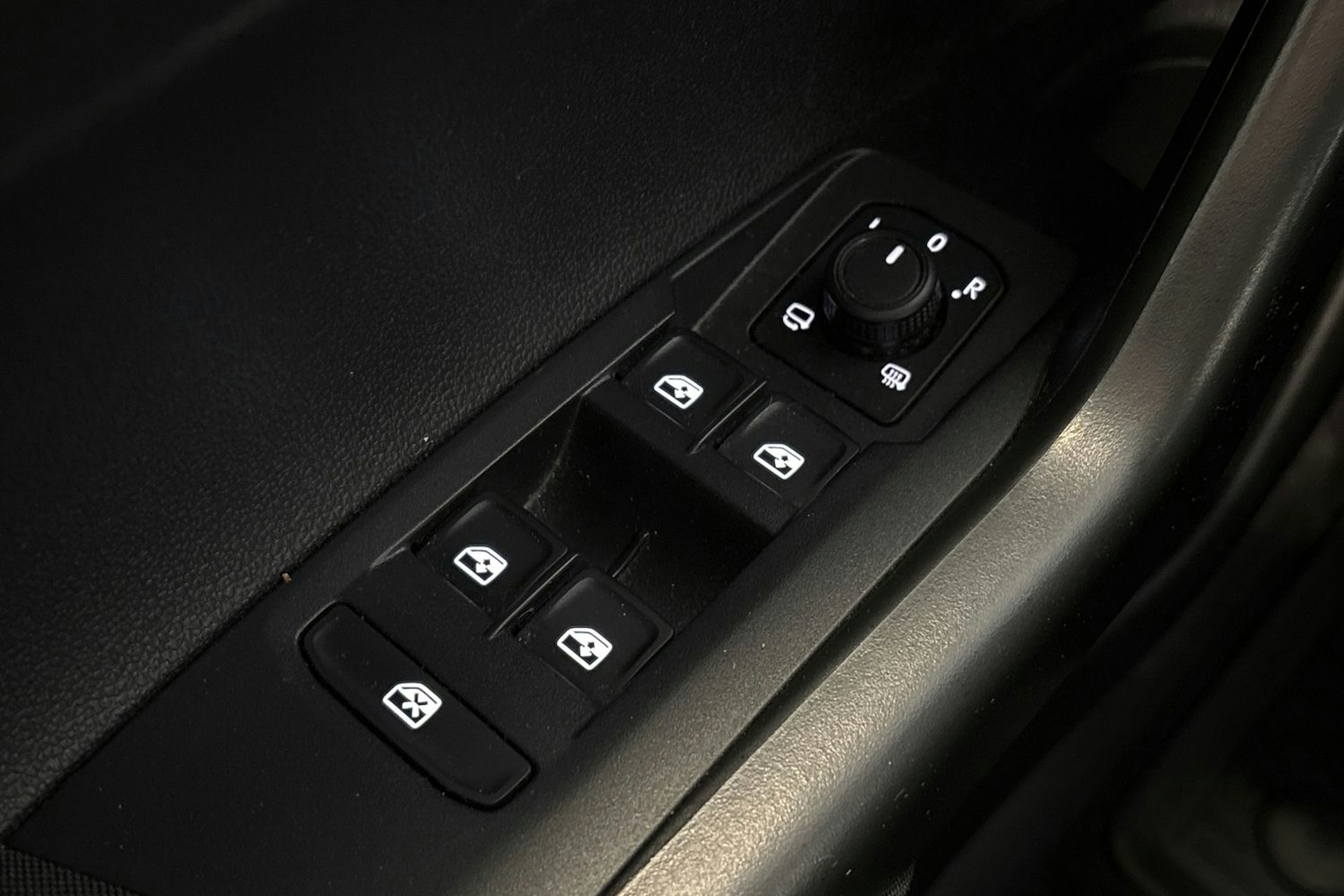 harmaa Volkswagen Taigo 2022 kuva 28.