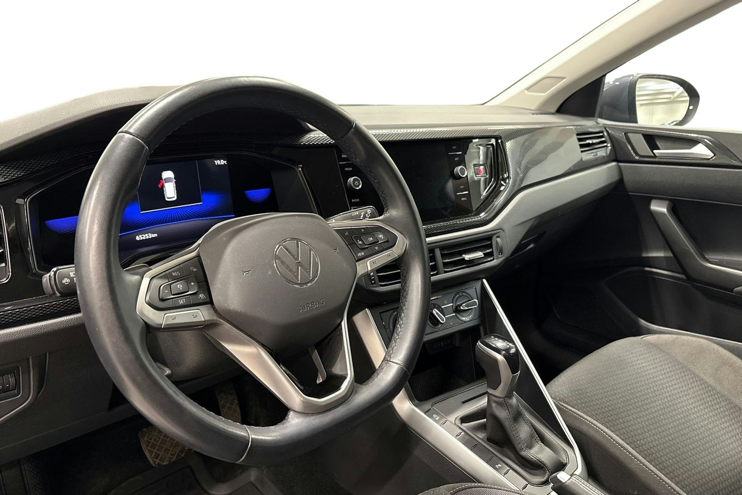 harmaa Volkswagen Taigo 2022 kuva 6.