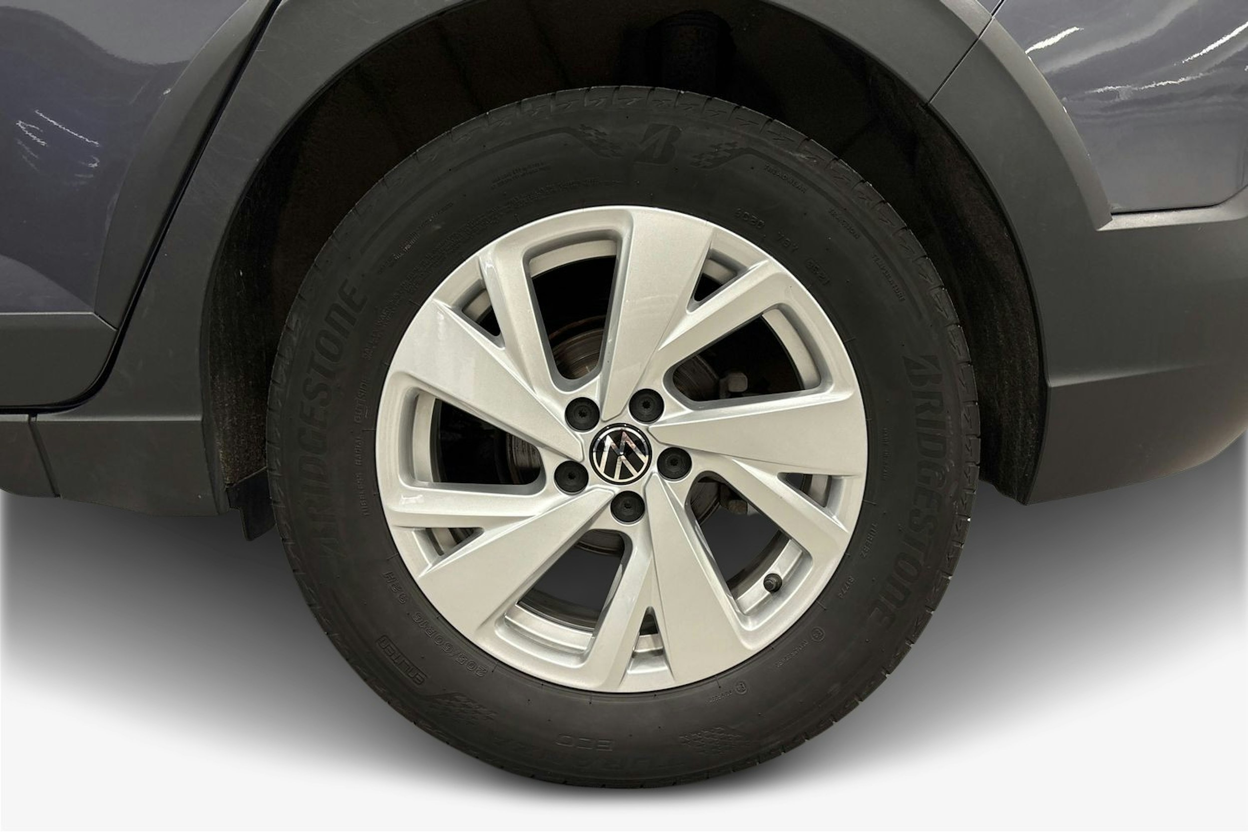 harmaa Volkswagen Taigo 2022 kuva 9.