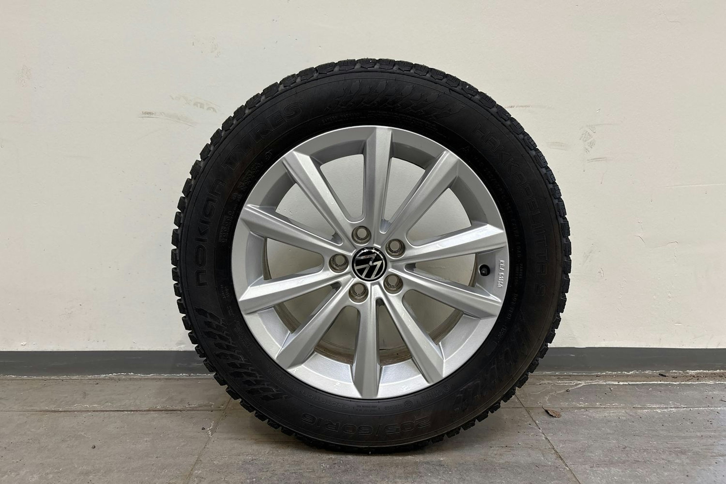 harmaa Volkswagen Taigo 2022 kuva 10.