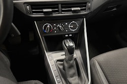 harmaa Volkswagen Taigo 2022 kuva 12.