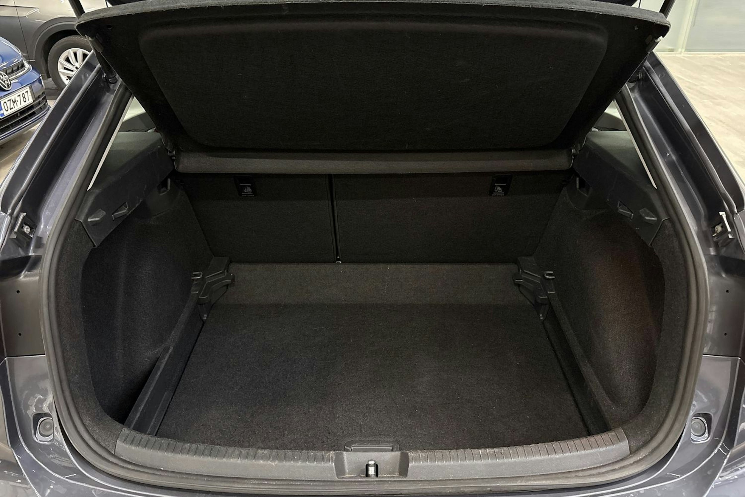 harmaa Volkswagen Taigo 2022 kuva 13.