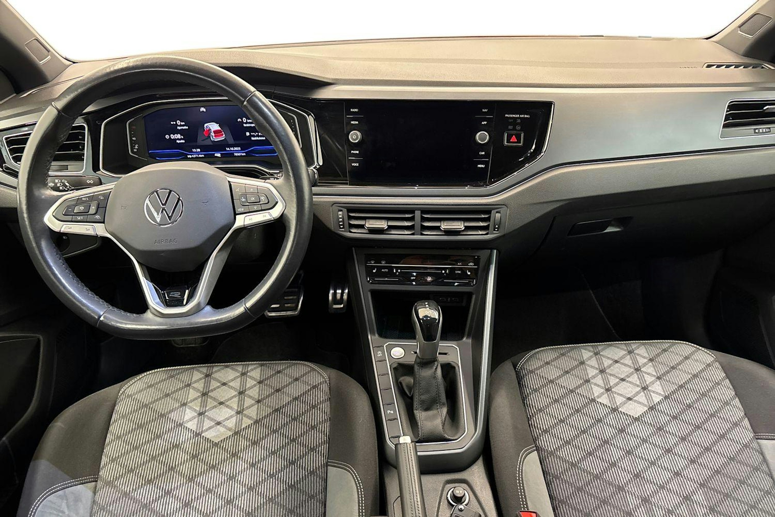 Punainen Volkswagen Taigo 2022 kuva 7.