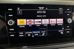 Punainen Volkswagen Taigo 2022 kuva 11.