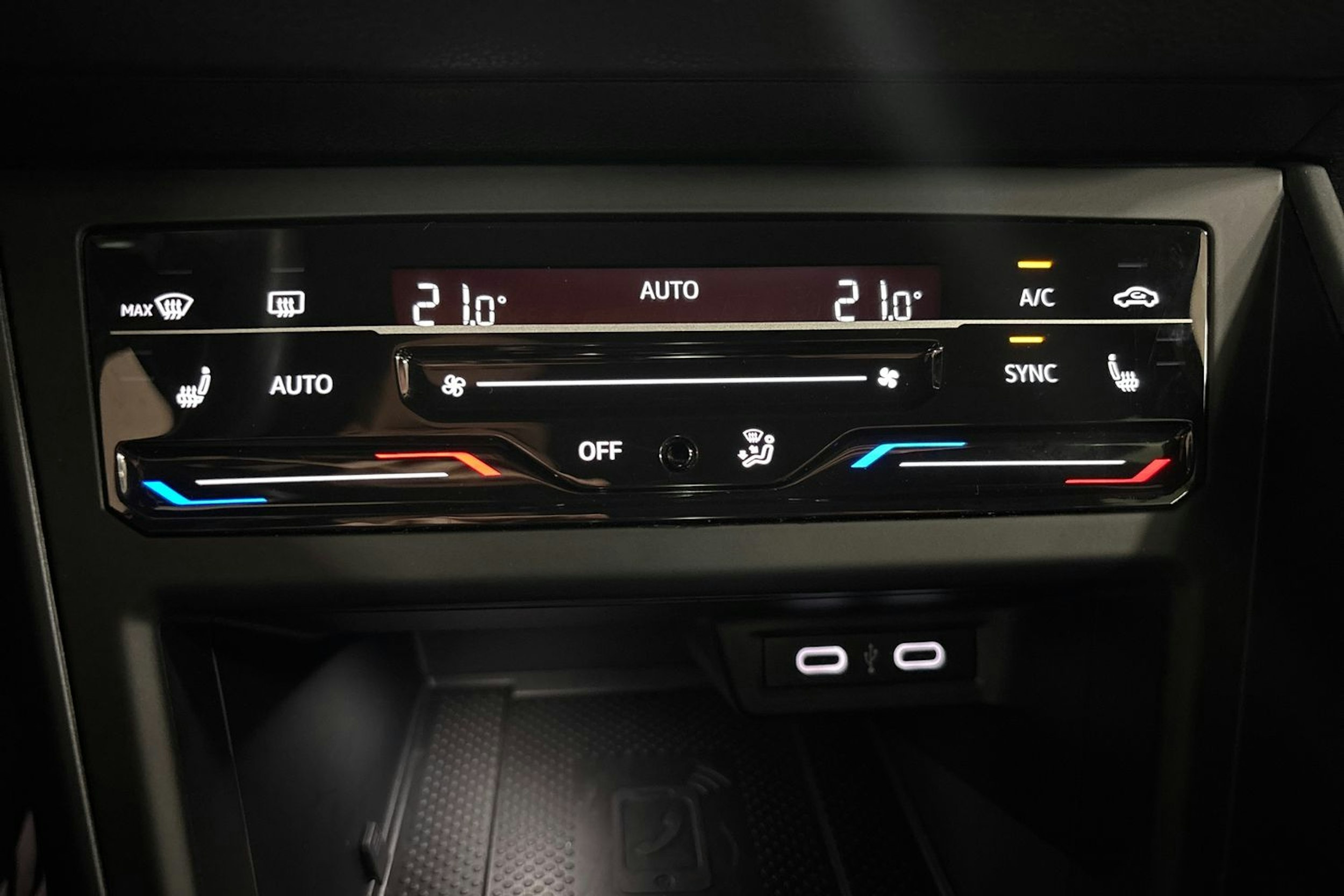 Punainen Volkswagen Taigo 2022 kuva 16.