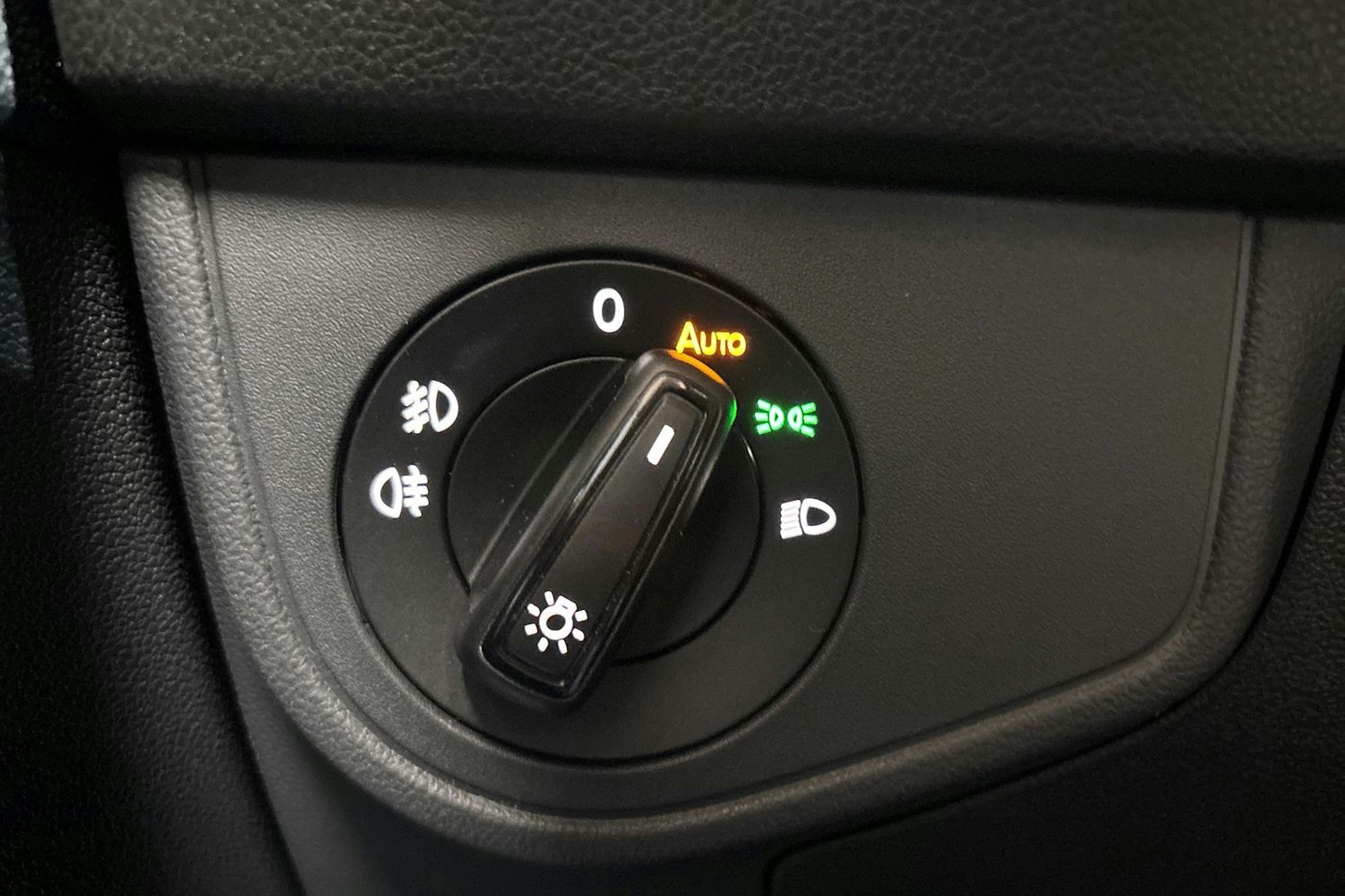 Punainen Volkswagen Taigo 2022 kuva 18.