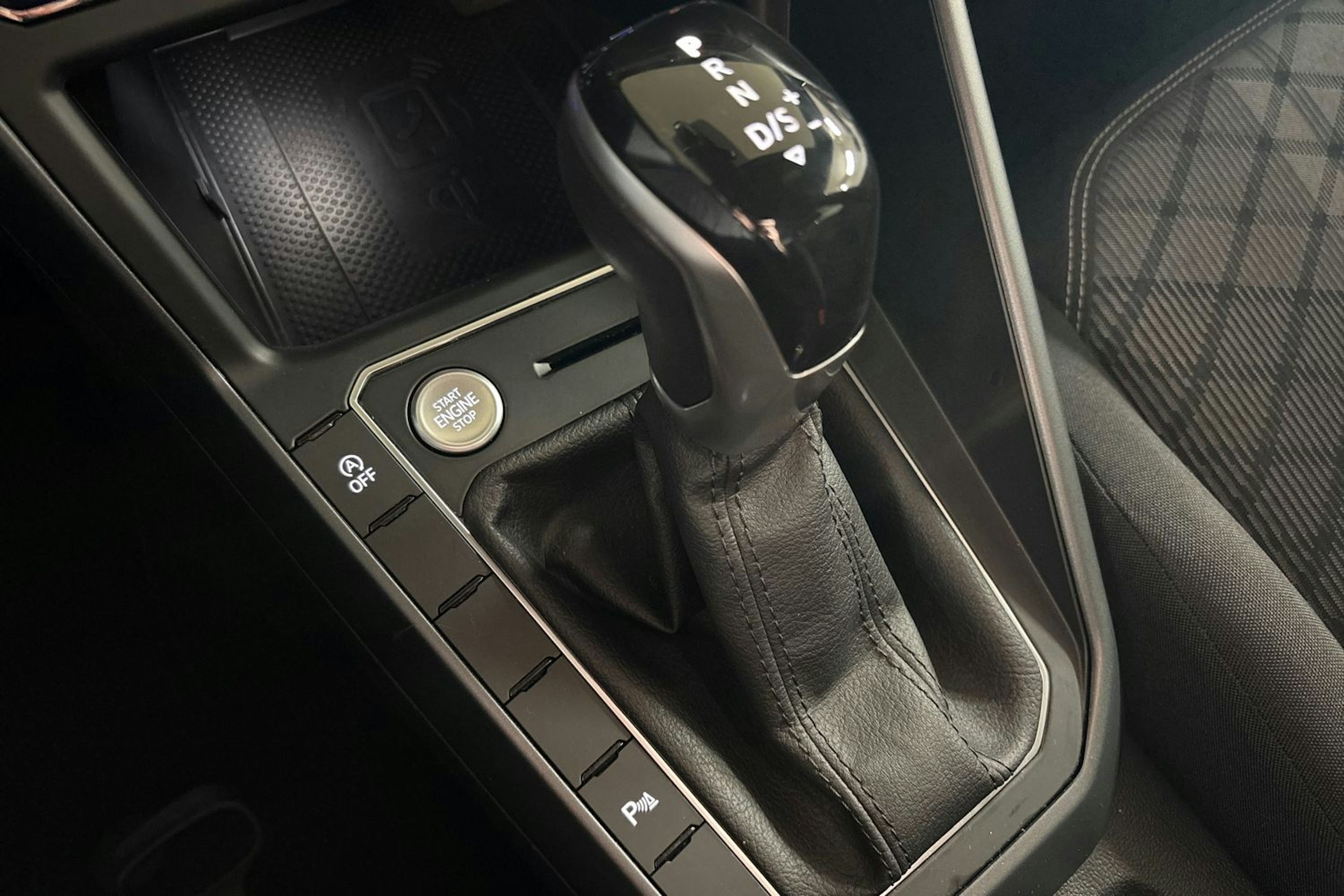 Punainen Volkswagen Taigo 2022 kuva 21.