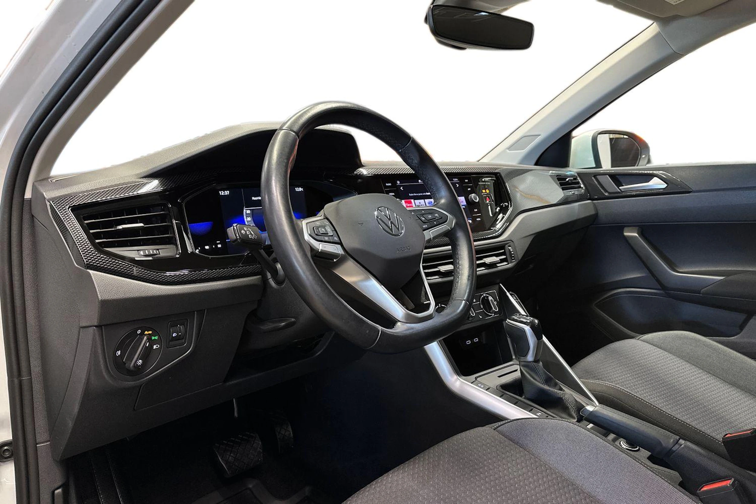 Valkoinen Volkswagen Taigo 2022 kuva 8.