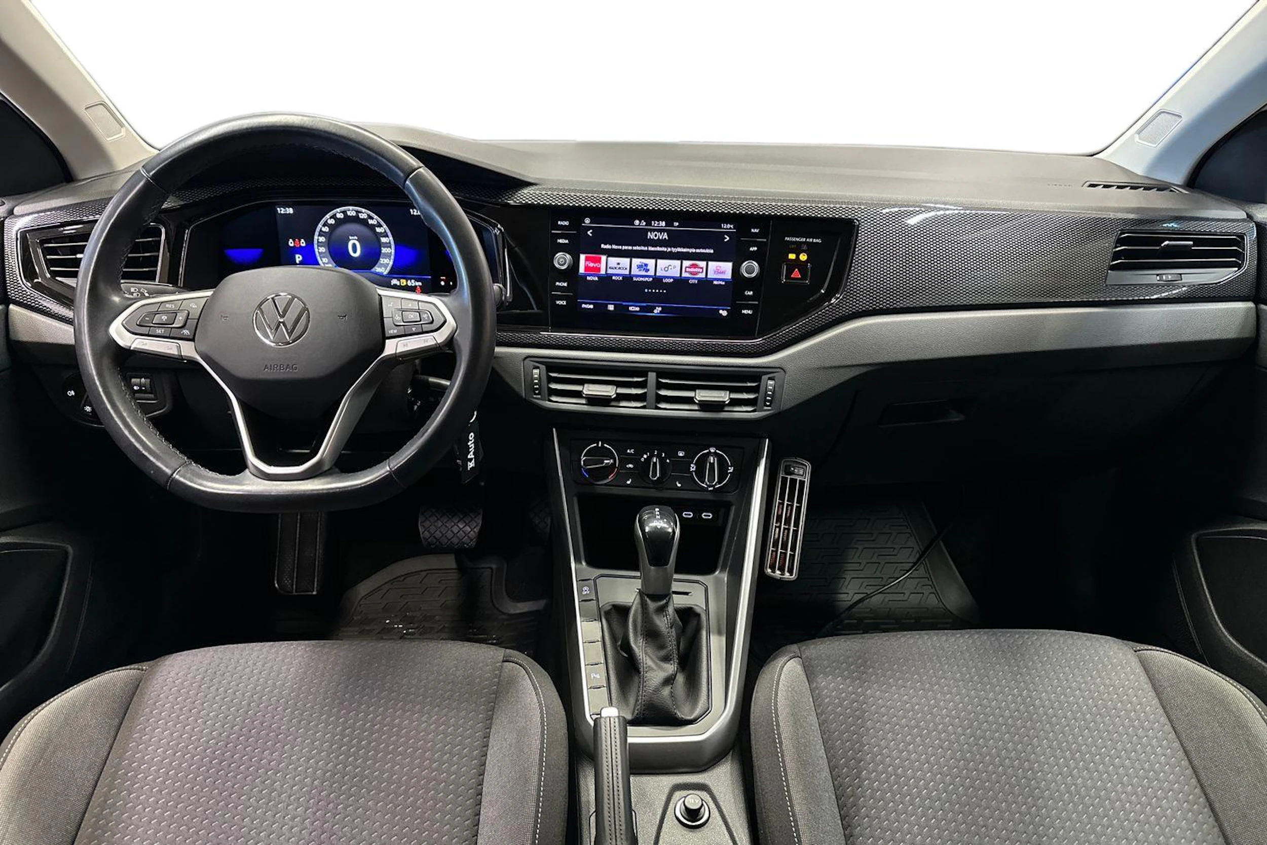 Valkoinen Volkswagen Taigo 2022 kuva 9.