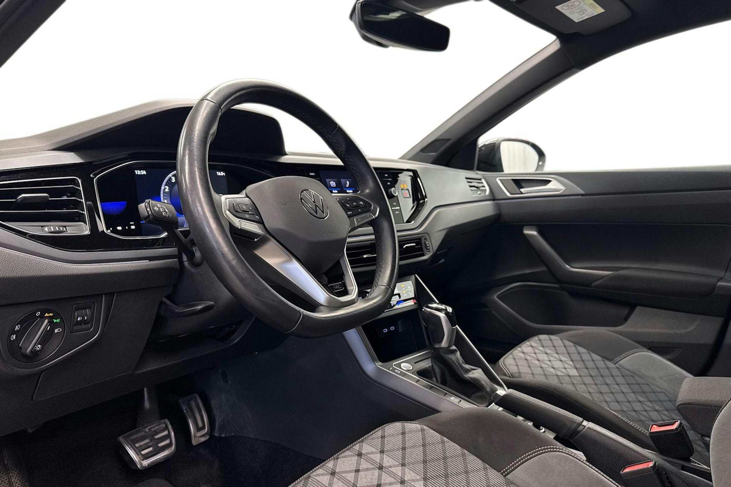 Musta Volkswagen Taigo 2022 kuva 7.