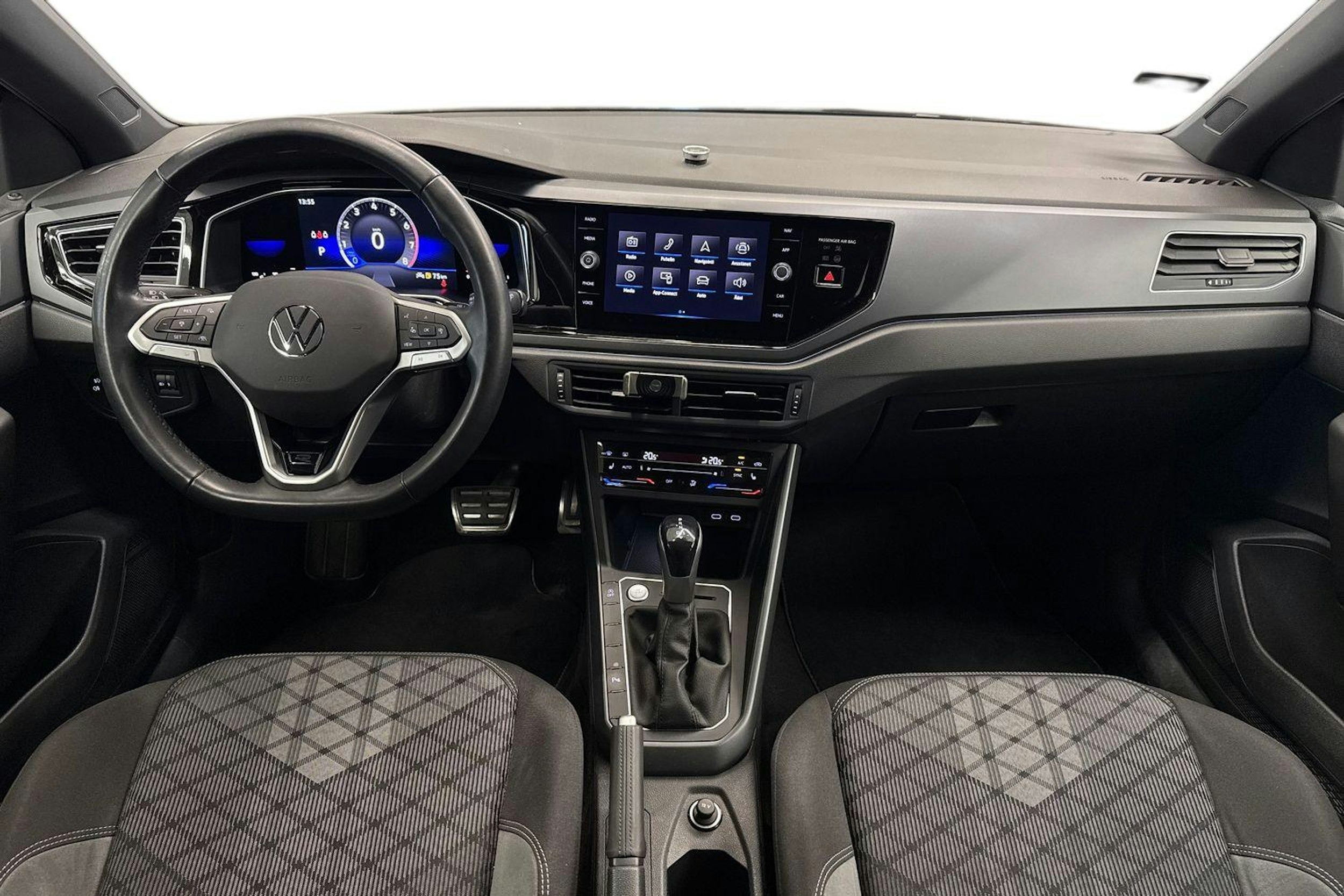 Musta Volkswagen Taigo 2022 kuva 9.