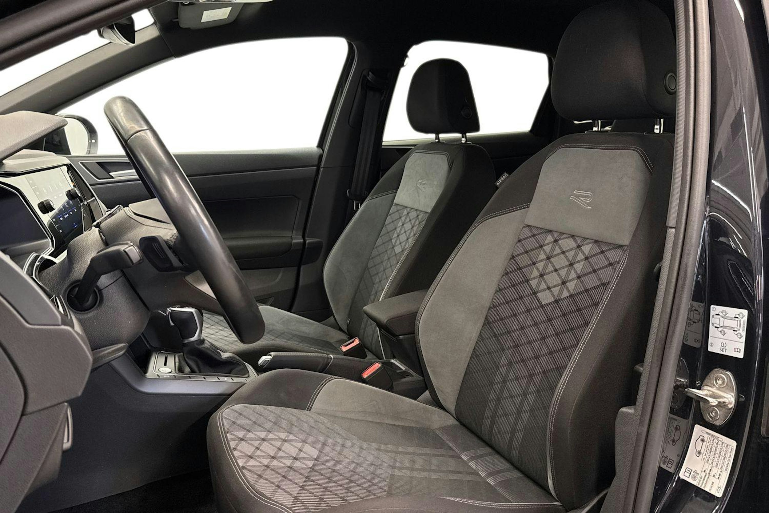 Musta Volkswagen Taigo 2022 kuva 11.