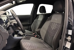 Musta Volkswagen Taigo 2022 kuva 11.