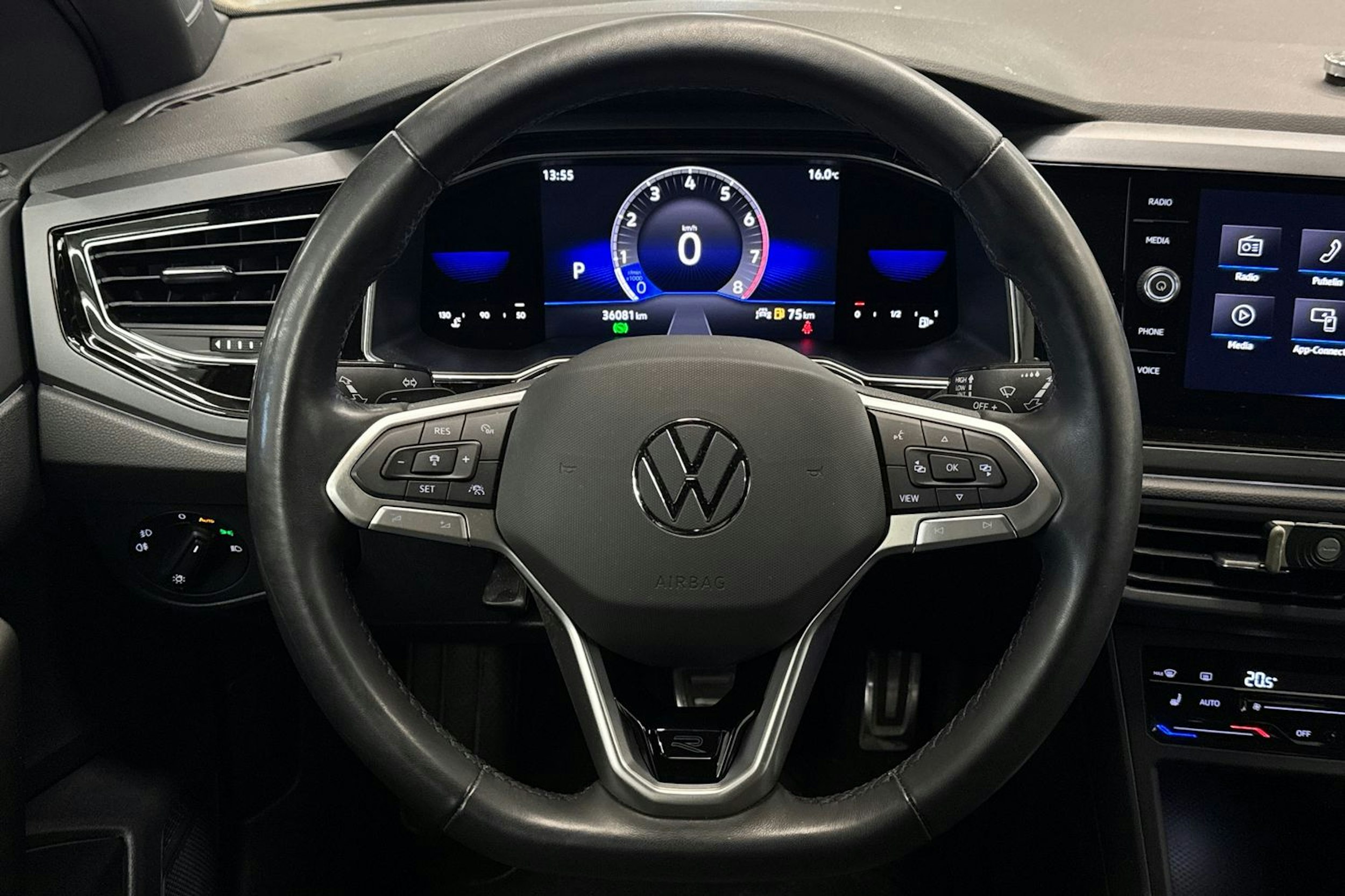 Musta Volkswagen Taigo 2022 kuva 14.