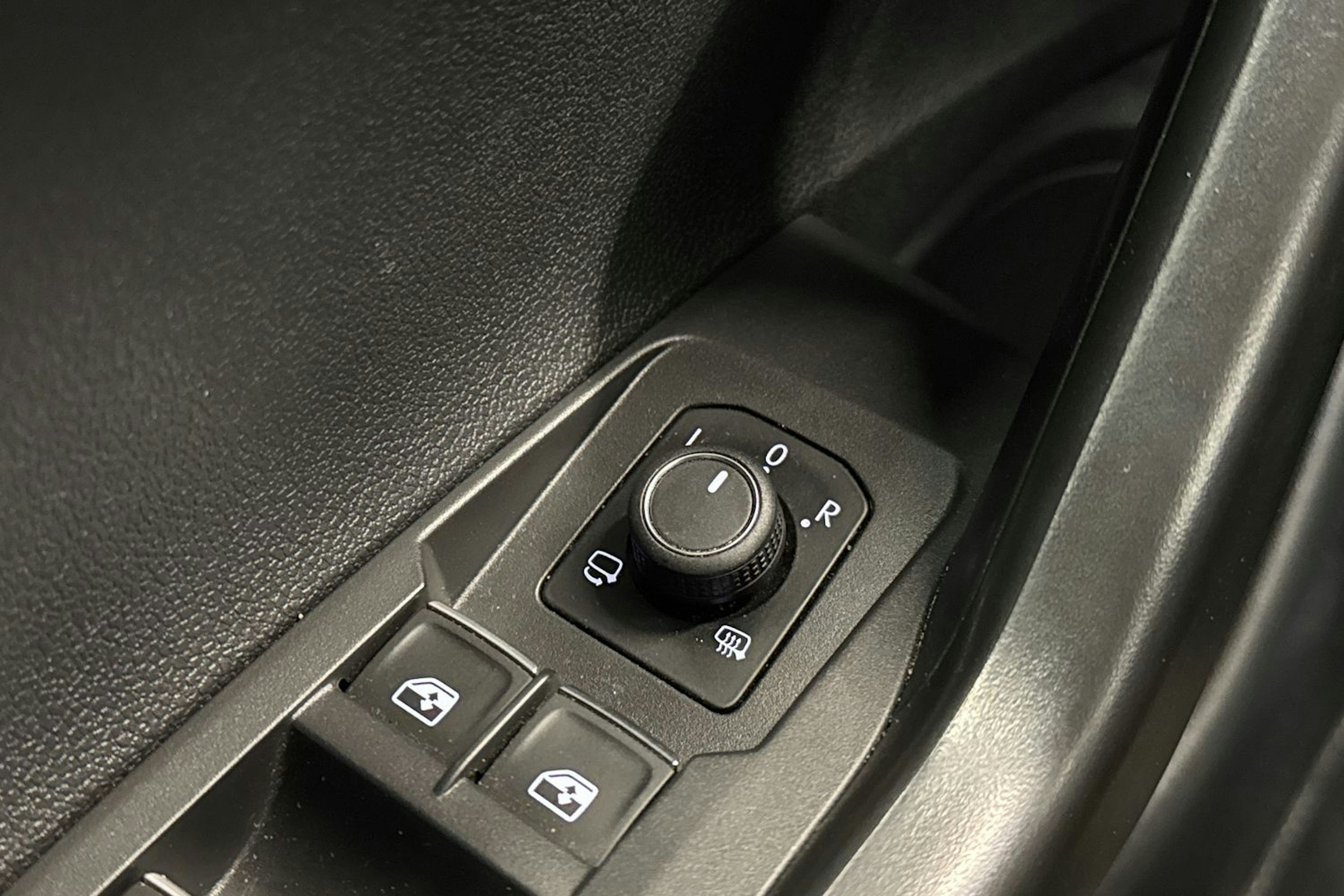 Musta Volkswagen Taigo 2022 kuva 19.