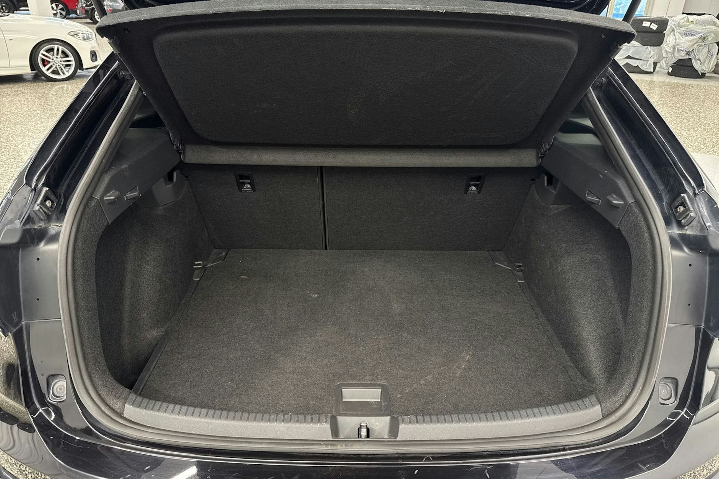 Musta Volkswagen Taigo 2022 kuva 35.