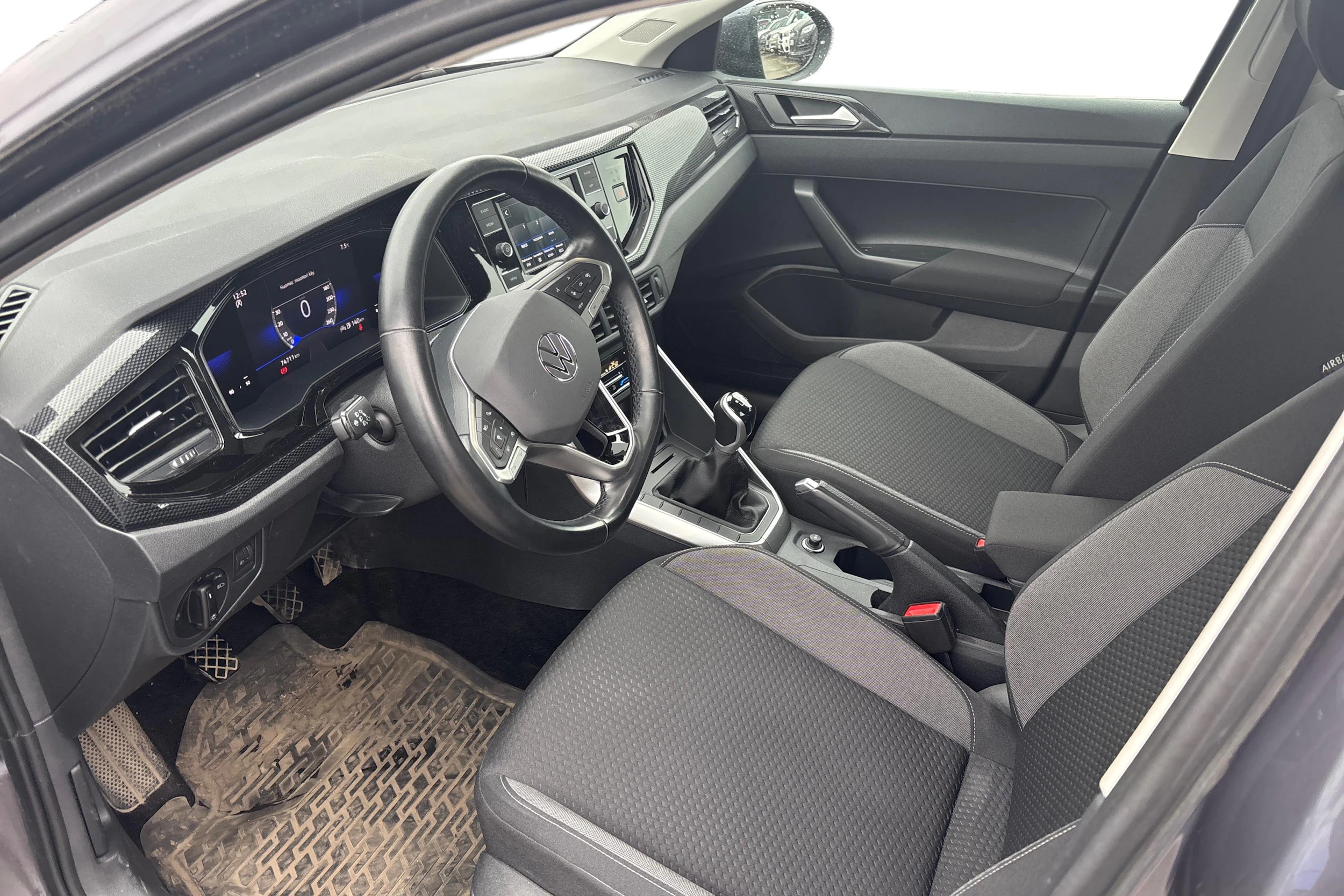 harmaa Volkswagen Taigo 2022 kuva 3.