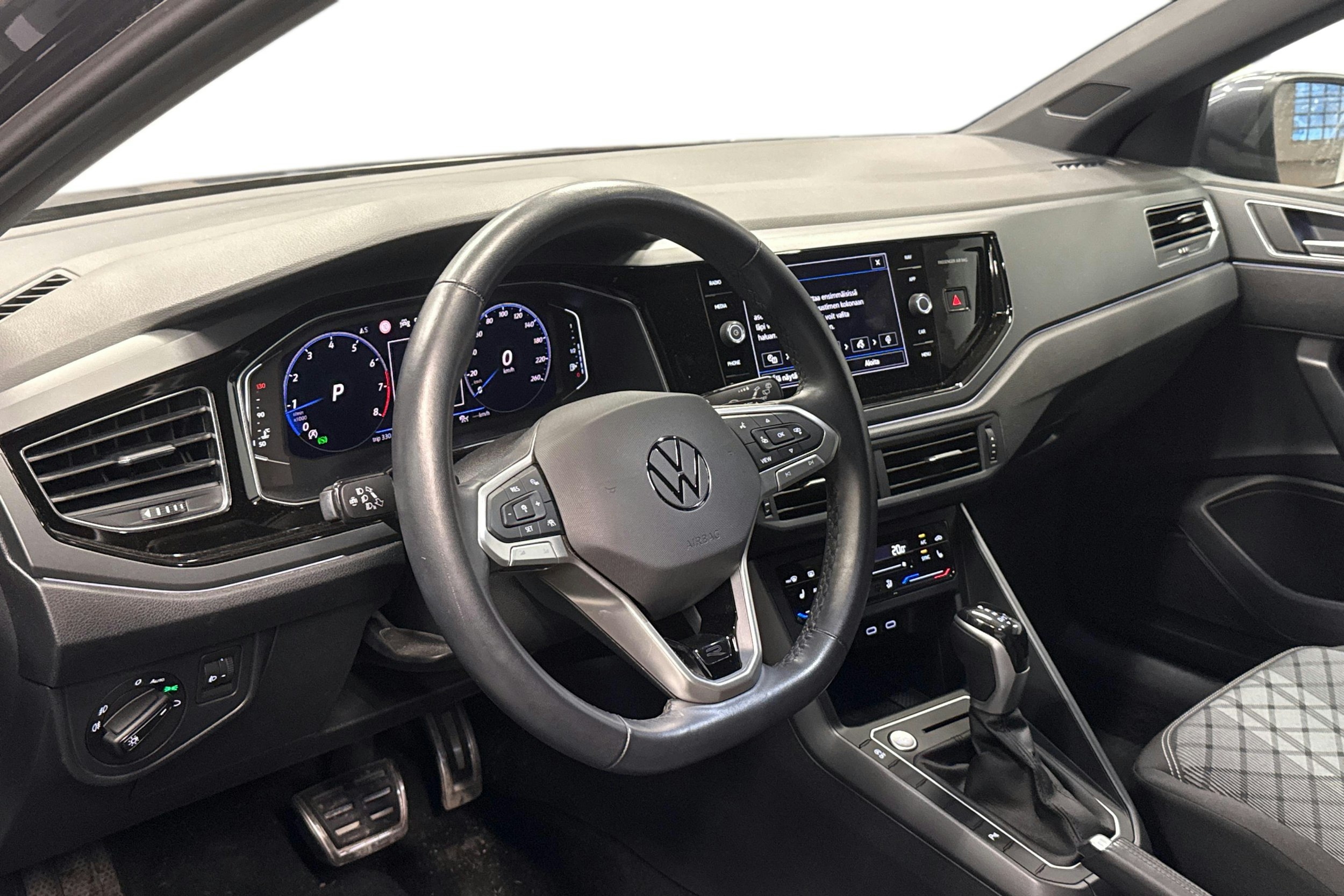 harmaa Volkswagen Taigo 2023 kuva 3.