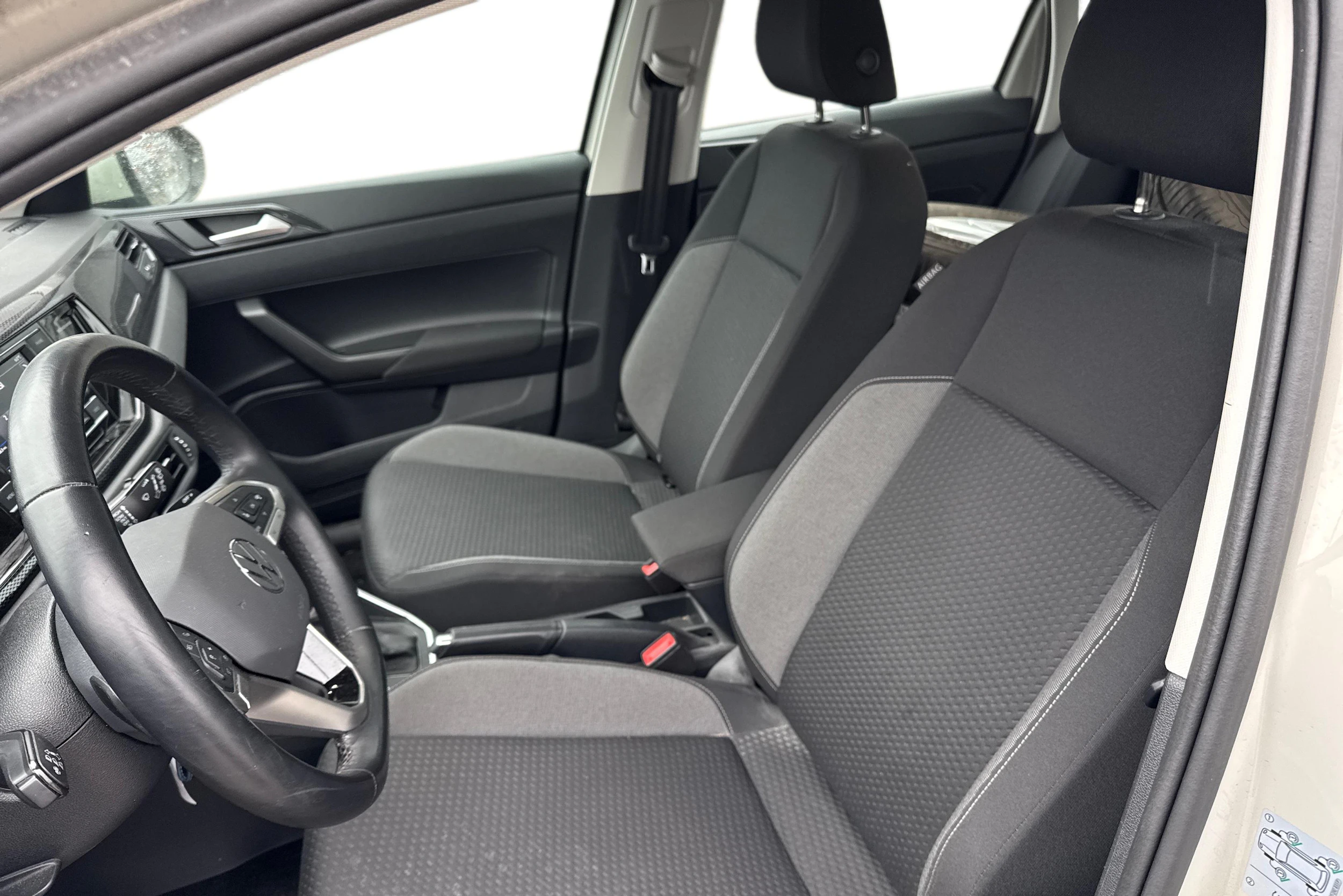 harmaa Volkswagen Taigo 2022 kuva 3.