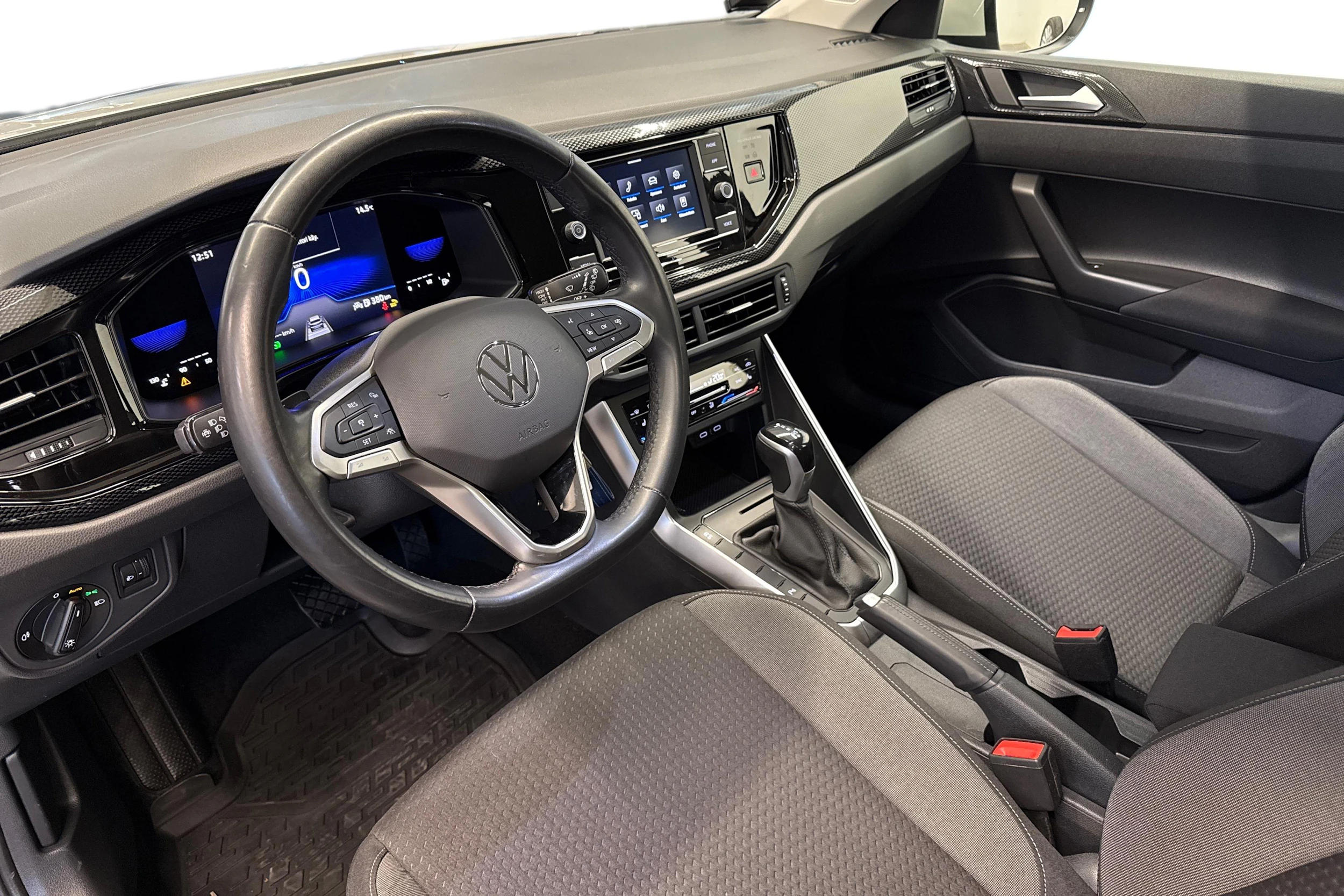 harmaa Volkswagen Taigo 2022 kuva 8.