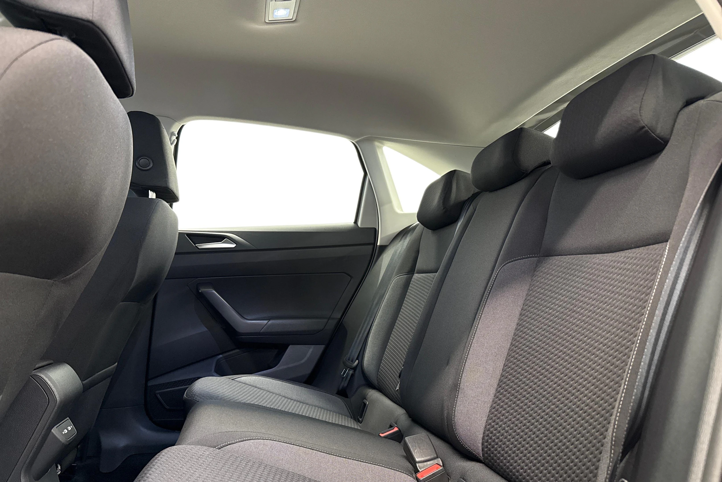 harmaa Volkswagen Taigo 2022 kuva 11.