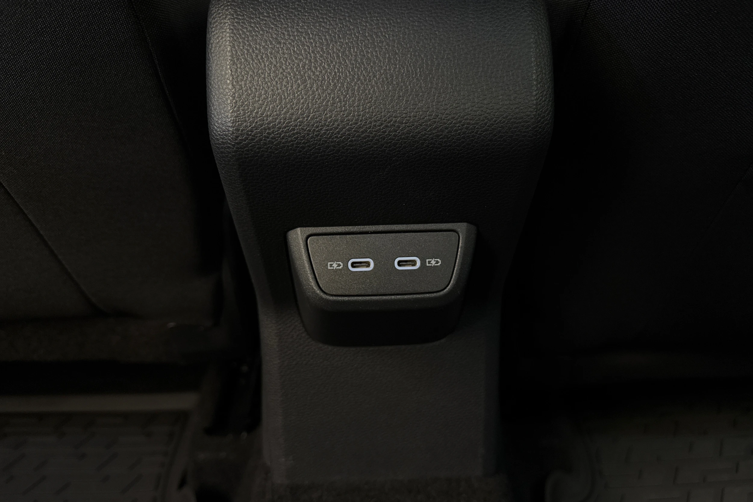 harmaa Volkswagen Taigo 2022 kuva 16.