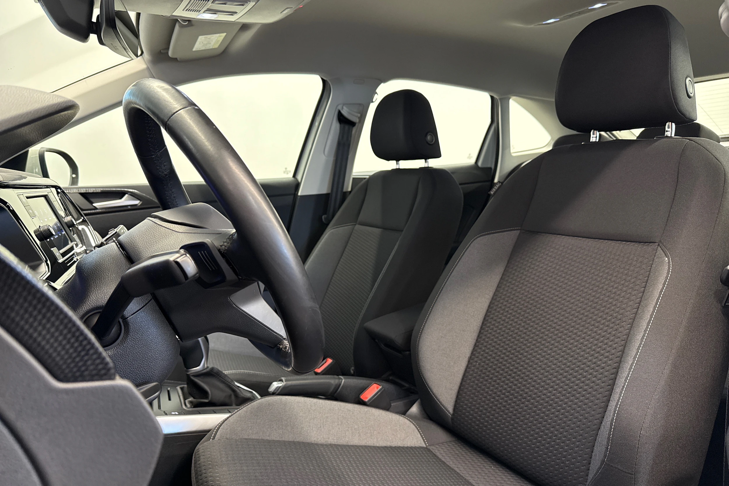 harmaa Volkswagen Taigo 2022 kuva 17.