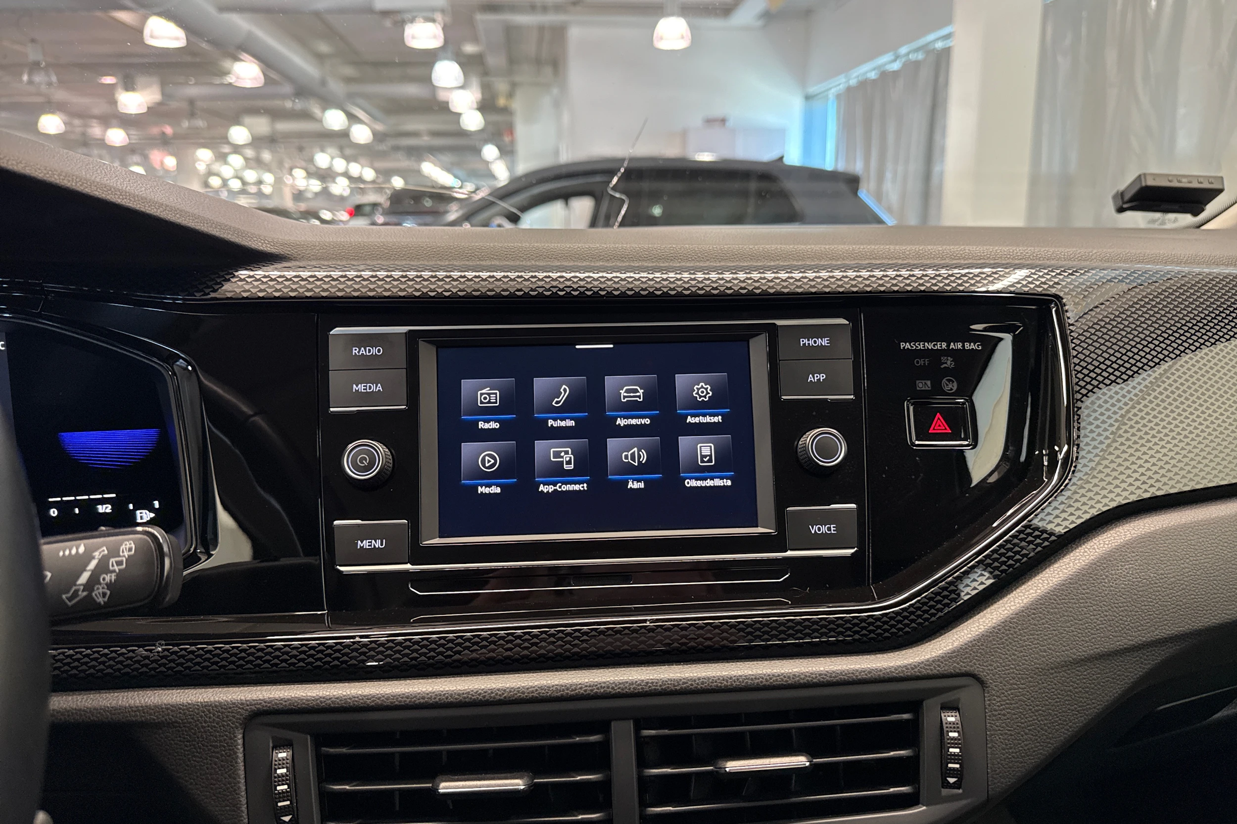 harmaa Volkswagen Taigo 2022 kuva 26.