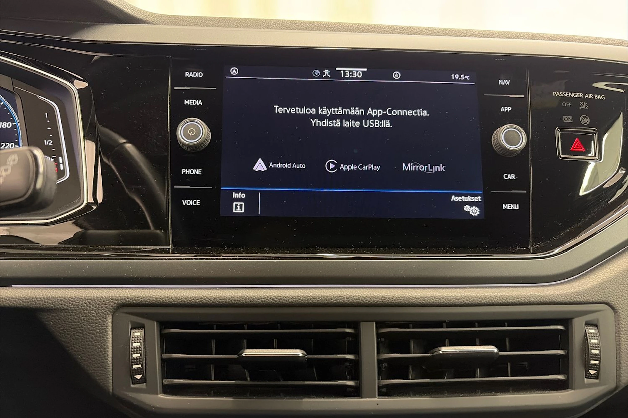 punainen Volkswagen Taigo 2022 kuva 18.
